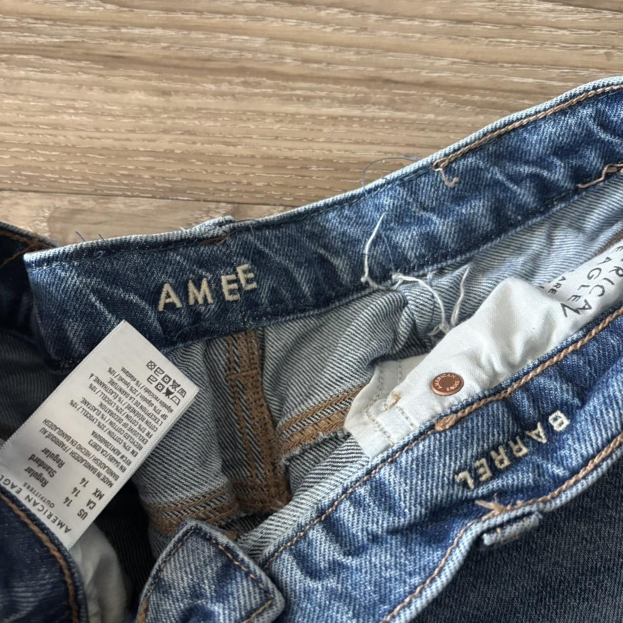 American Eagle Outfitters Crazy Vintage Y2K/2000s Baggy American Eagle Medium Wash Denim Jeans! 33x28 Size US 33 - 8 Thumbnail