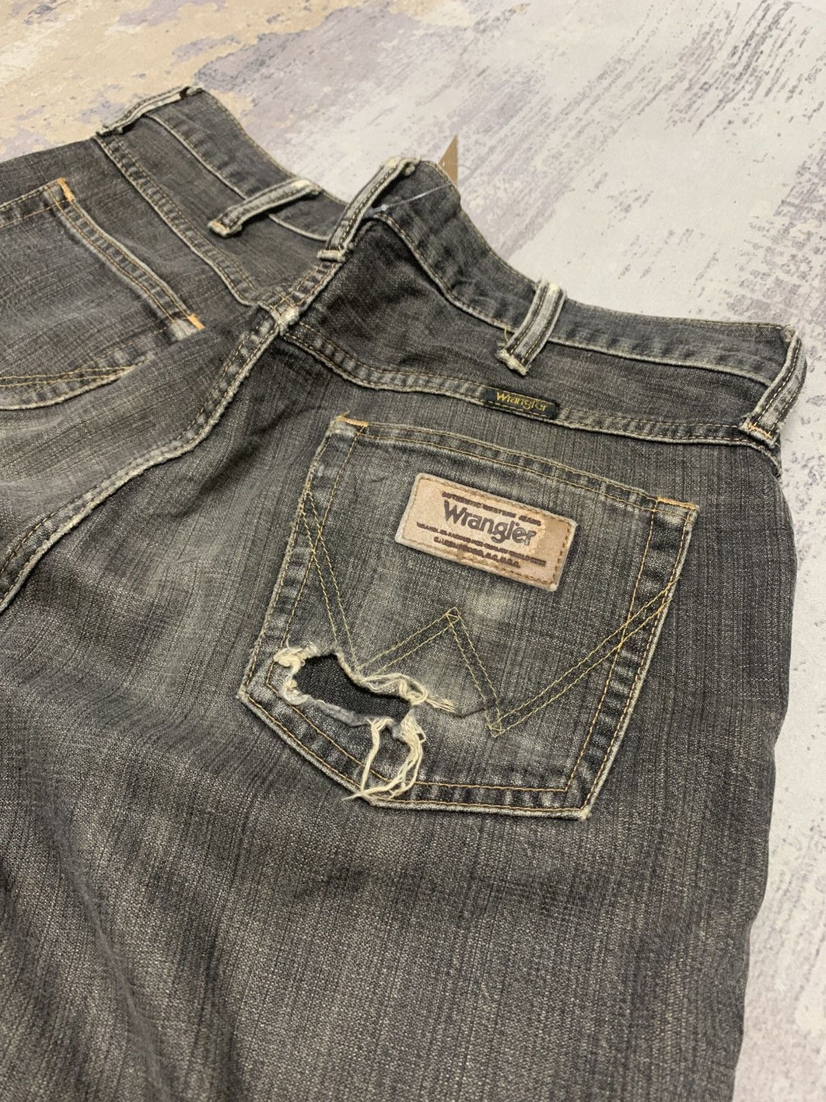 Japanese Brand Vintage Wrangler Distressed Rusty Loose Jeans 31x30 Size US 33 - 12 Thumbnail