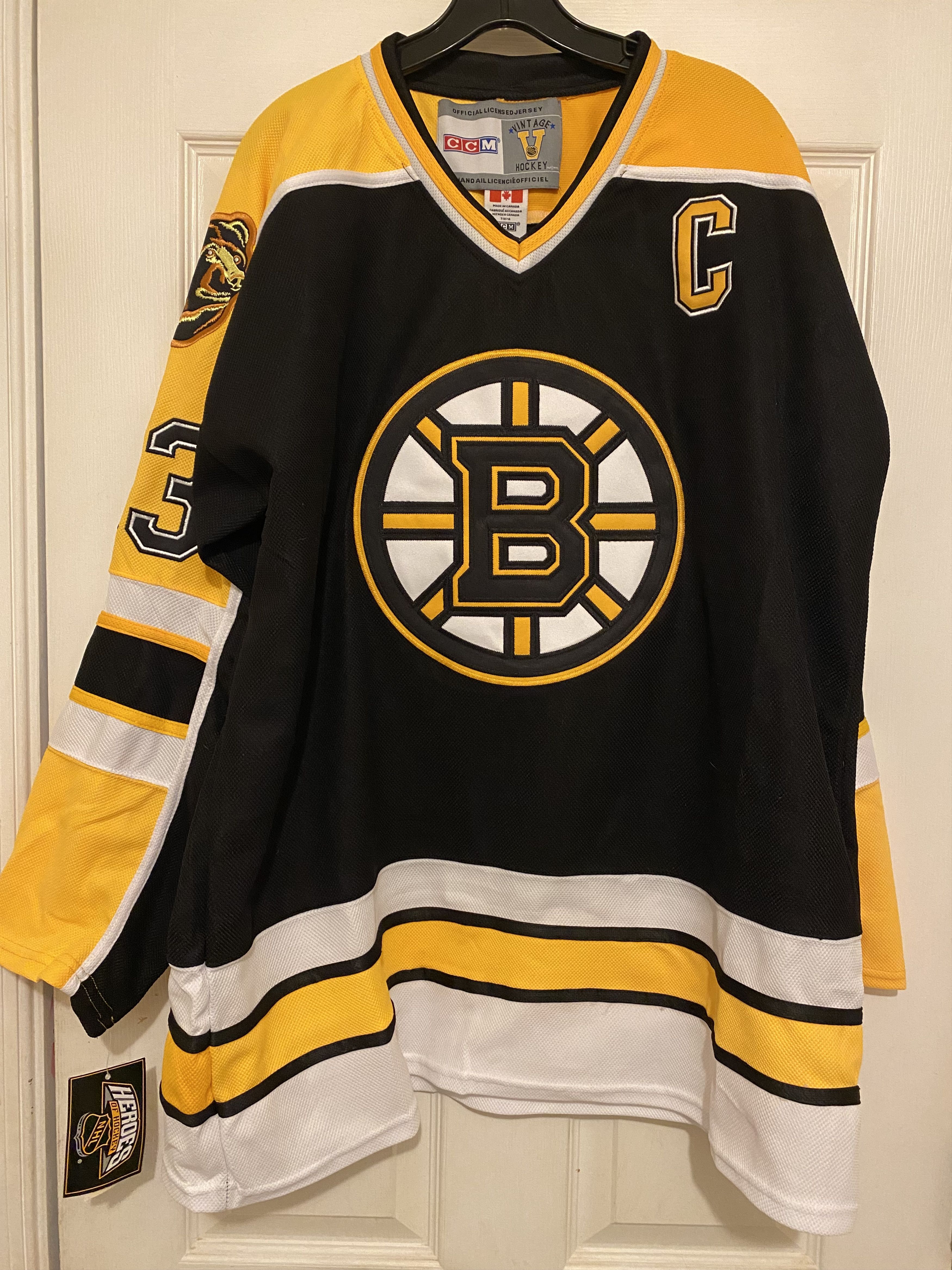 Ccm Boston Bruins Zdeno Chára jersey 33 ccm Size US L / EU 52-54 / 3 - 1 Thumbnail