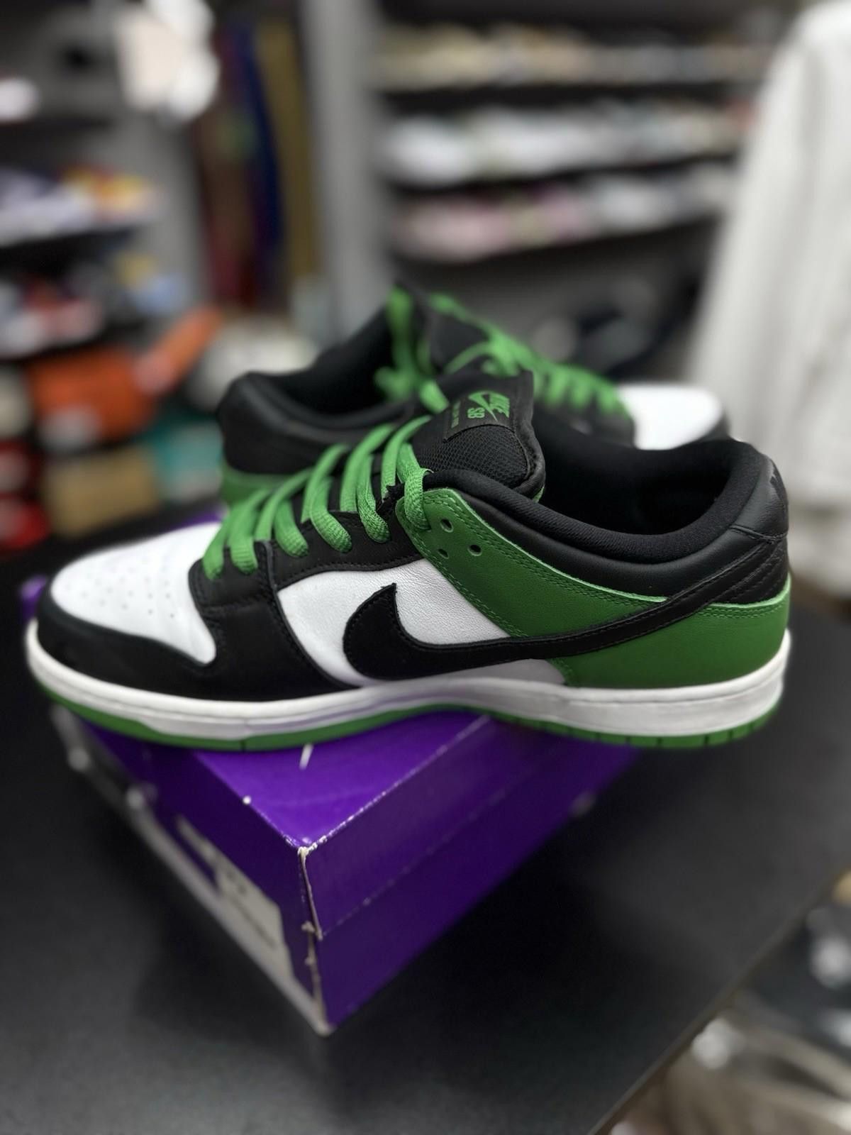 Nike Nike SB Dunk Low Green Black Toe BQ6817-302 Men Size 10 Size US 10 / EU 43 - 6 Thumbnail