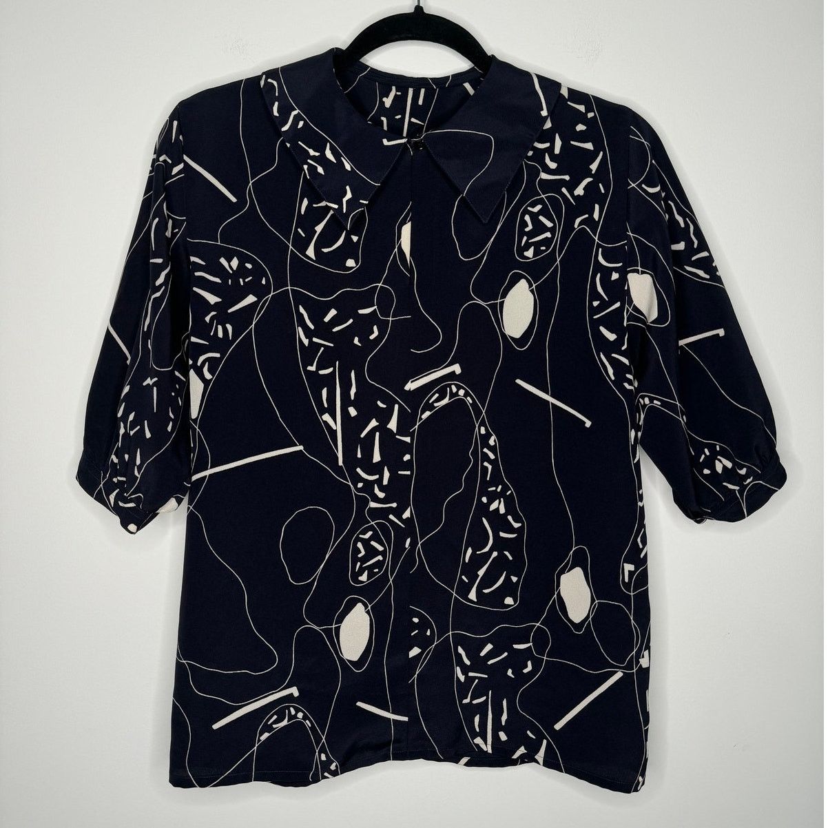 Jaeger Vintage Jaeger Collard Abstract Blue Short Sleeve Blouse Size XS / US 0-2 / IT 36-38 - 1 Thumbnail