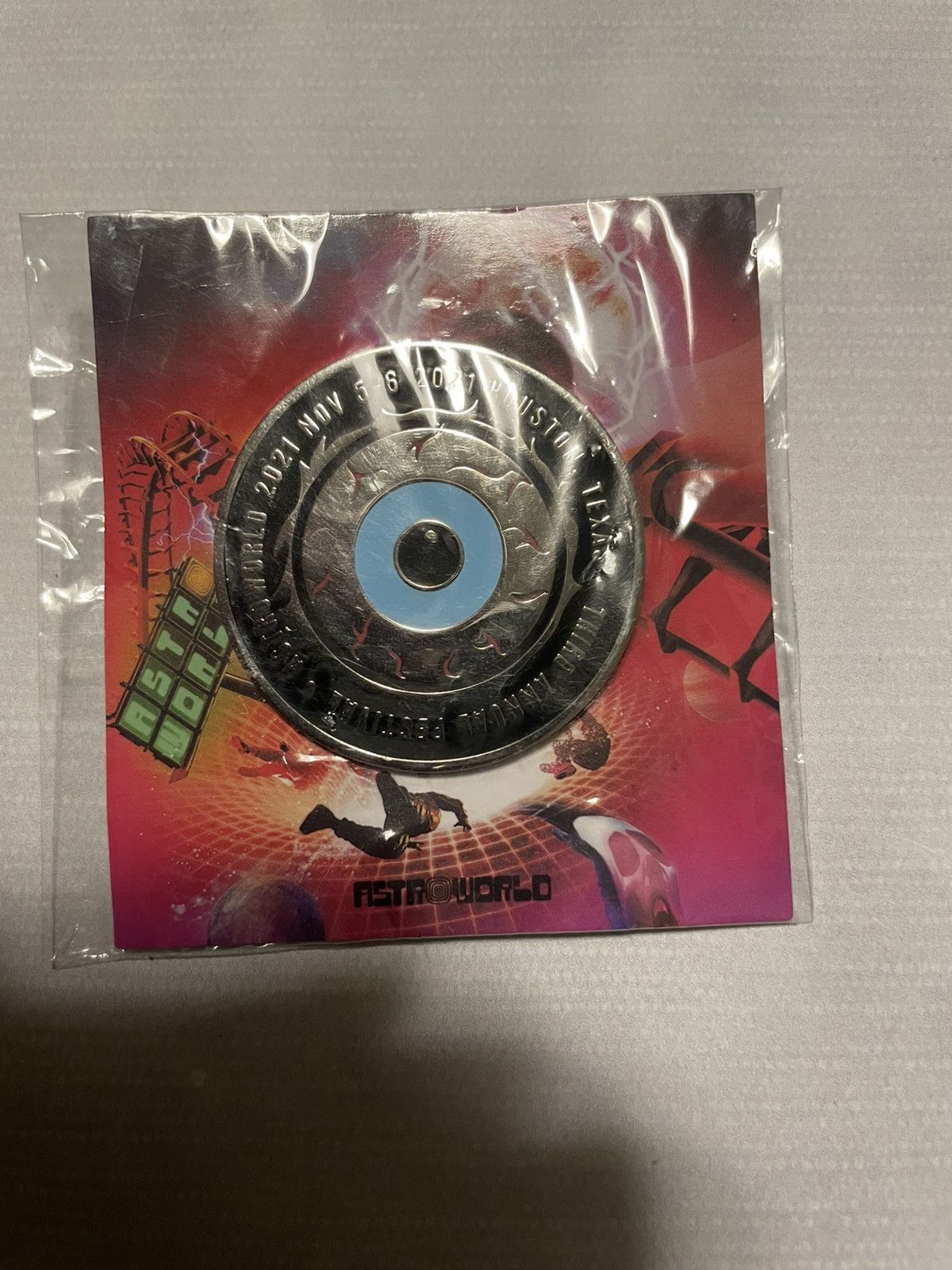 Travis Scott Travis Scott world tour pin Size ONE SIZE - 1 Preview