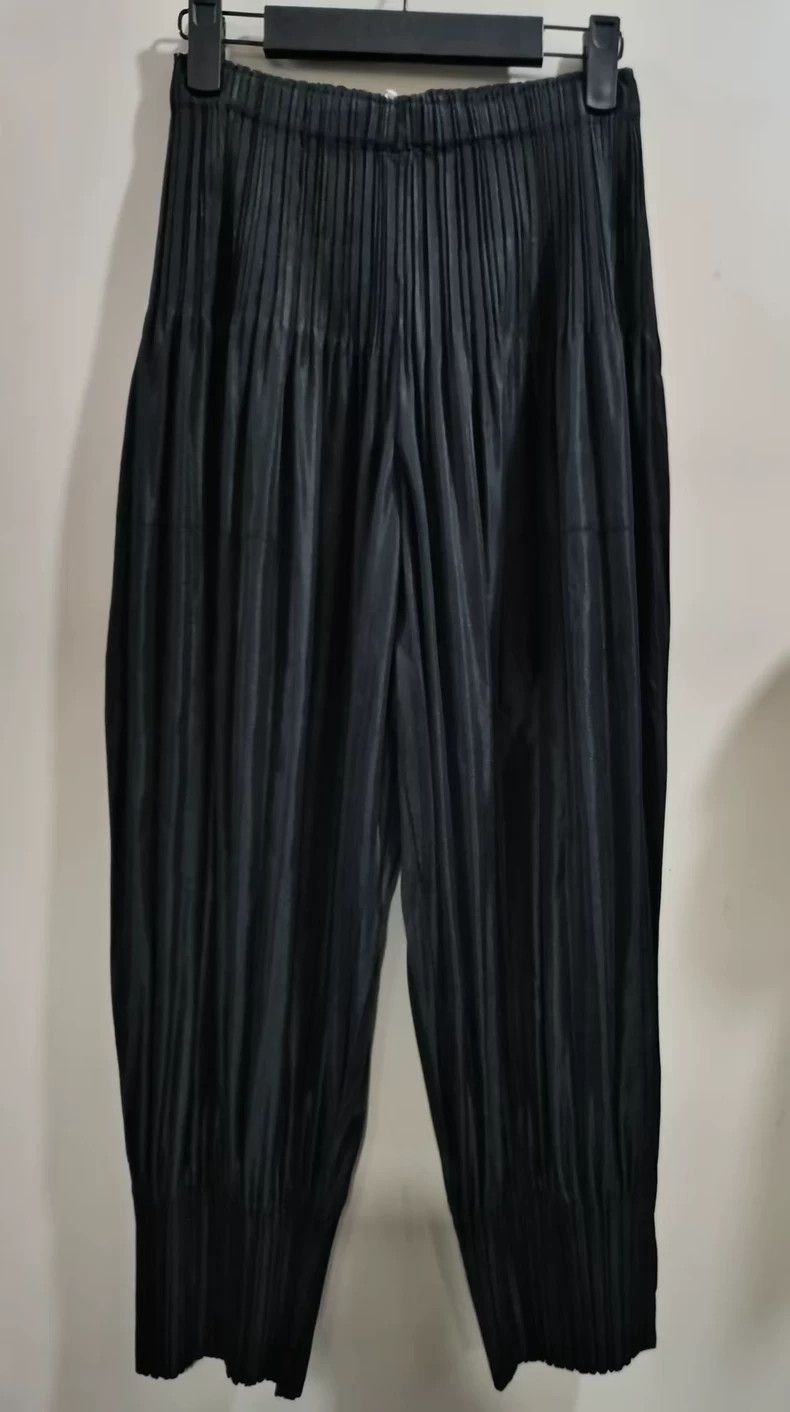 Issey Miyake Issey Miyake size:3 Black puff pants Size 42" / US 20 - 1 Thumbnail