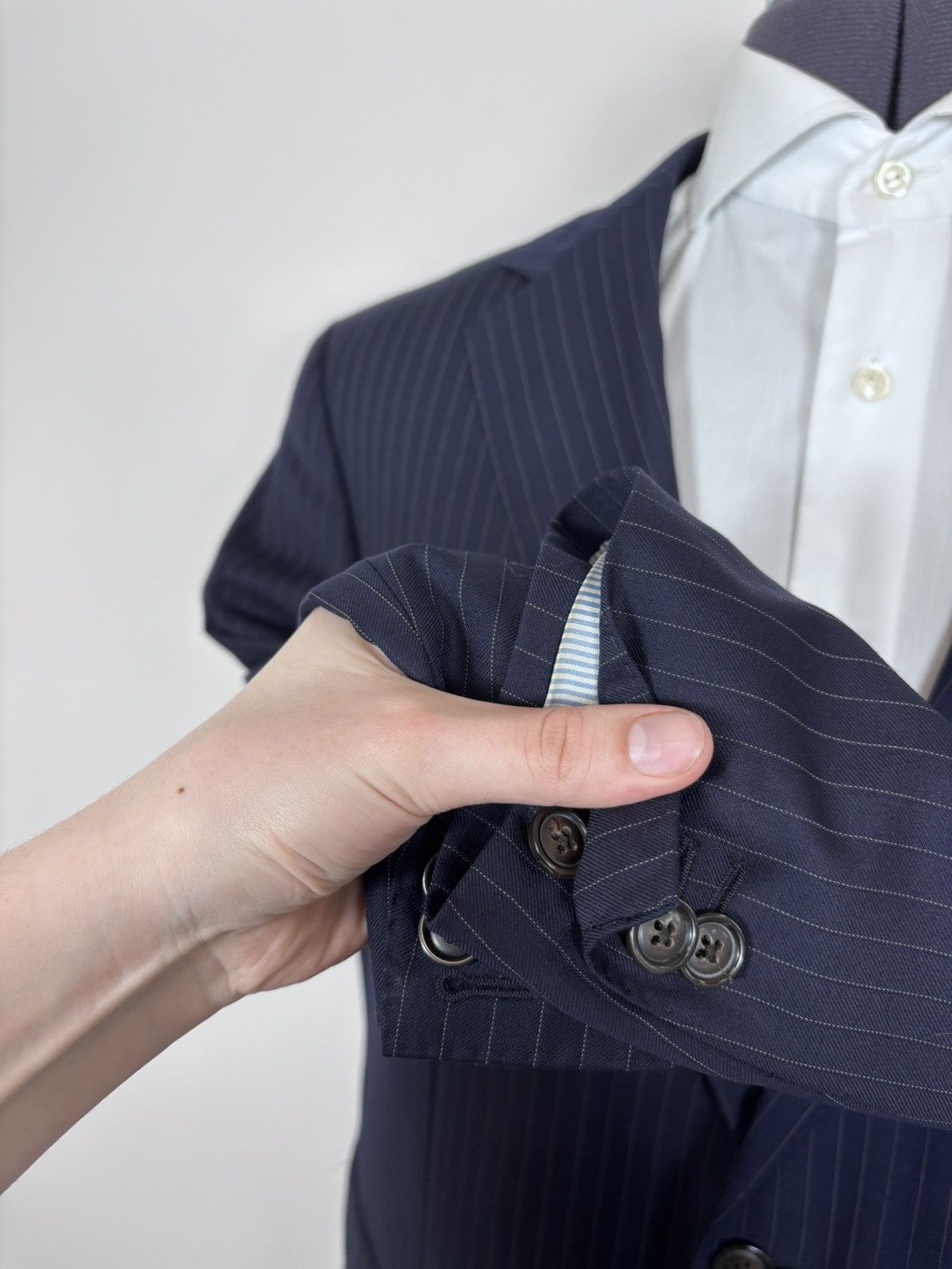 Suitsupply Suitsupply Men’s 2-Piece Navy Blue Pinstripe Wool Suit Size 44R - 6 Thumbnail