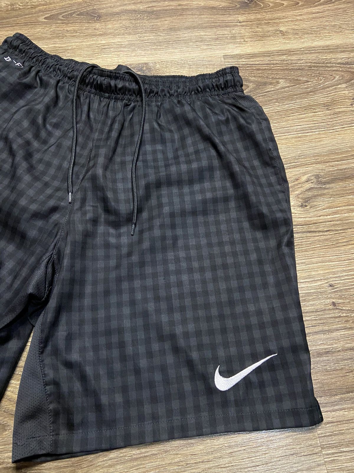 Nike × Vintage Vintage Nike Manchester United Y2K Shorts Streetwear Swoosh Size US 33 - 5 Thumbnail