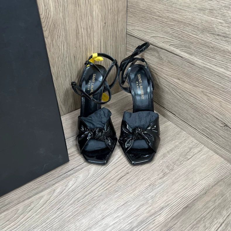 Yves Saint Laurent saint Laurent Black patent leather bow heels 2501-Nextarrow Size US 5 / IT 35 - 1 Thumbnail