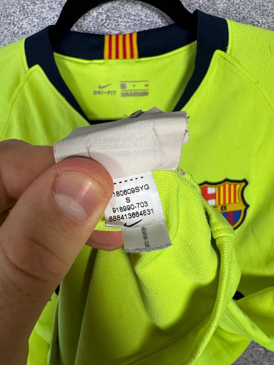 Nike Vintage FC Barcelona 2018/19 Away Nike Soccer Jersey Size US S / EU 44-46 / 1 - 13 Thumbnail