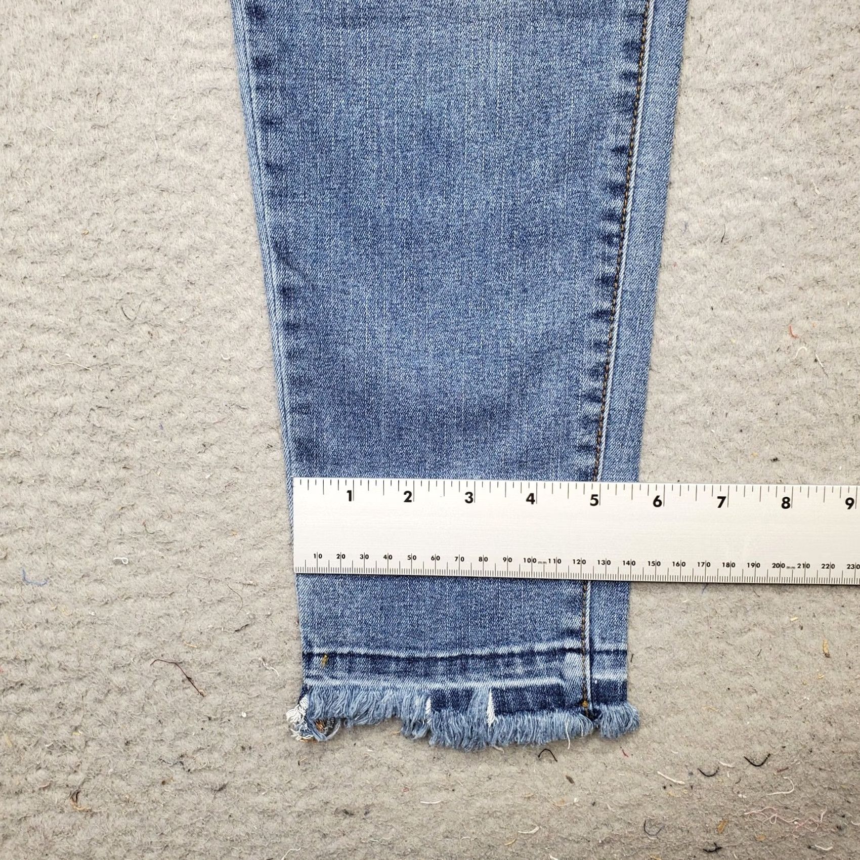 Vintage Tinseltown Womens Skinny Jeans 13 Blue Distressed High Rise Medium Wash Raw Hem Jeans Size 34" / US 12 / IT 48 - 5 Thumbnail