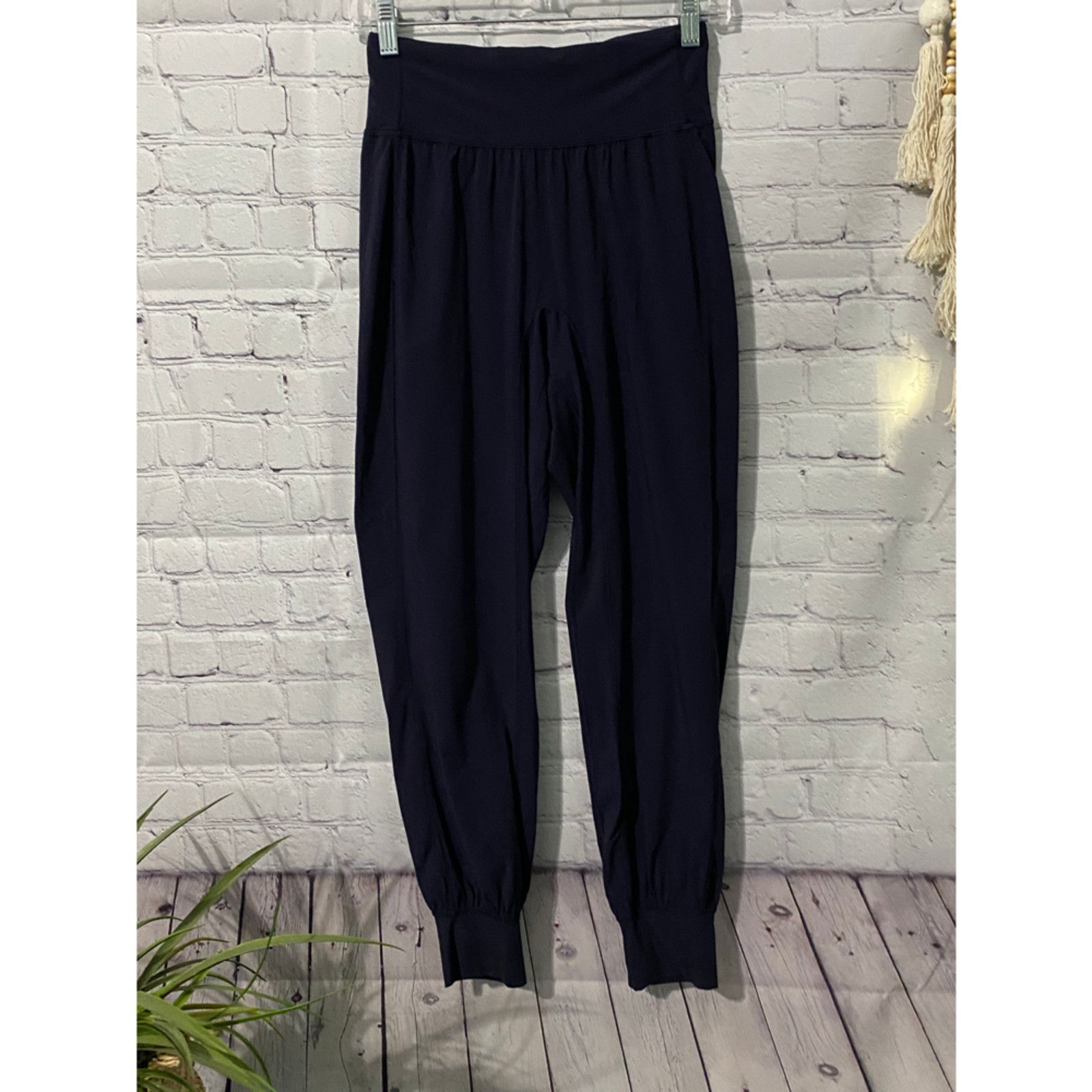 Lululemon Lululemon joggers size 4 Size US 26 / EU 42 - 1 Thumbnail