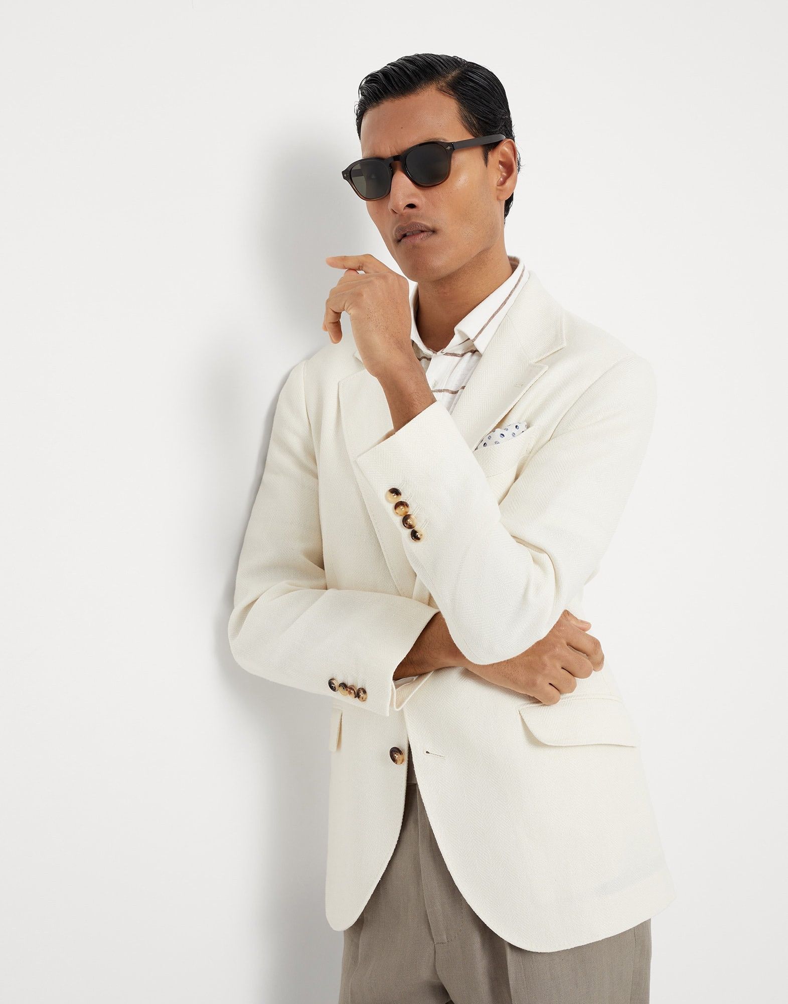 Brunello Cucinelli o1w1db10925 Linen Jacket in Open White Size US XL / EU 56 / 4 - 4 Thumbnail