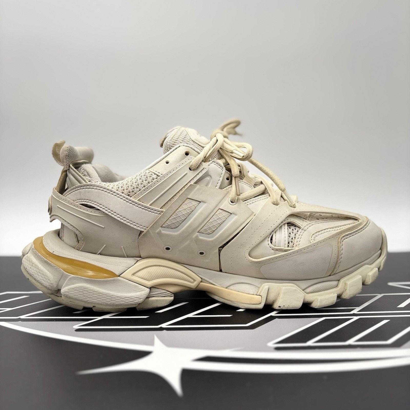 Balenciaga Balenciaga Track Sneaker ' Crème White ' | GOOD CONDITION Size US 9 / EU 42 - 13 Thumbnail