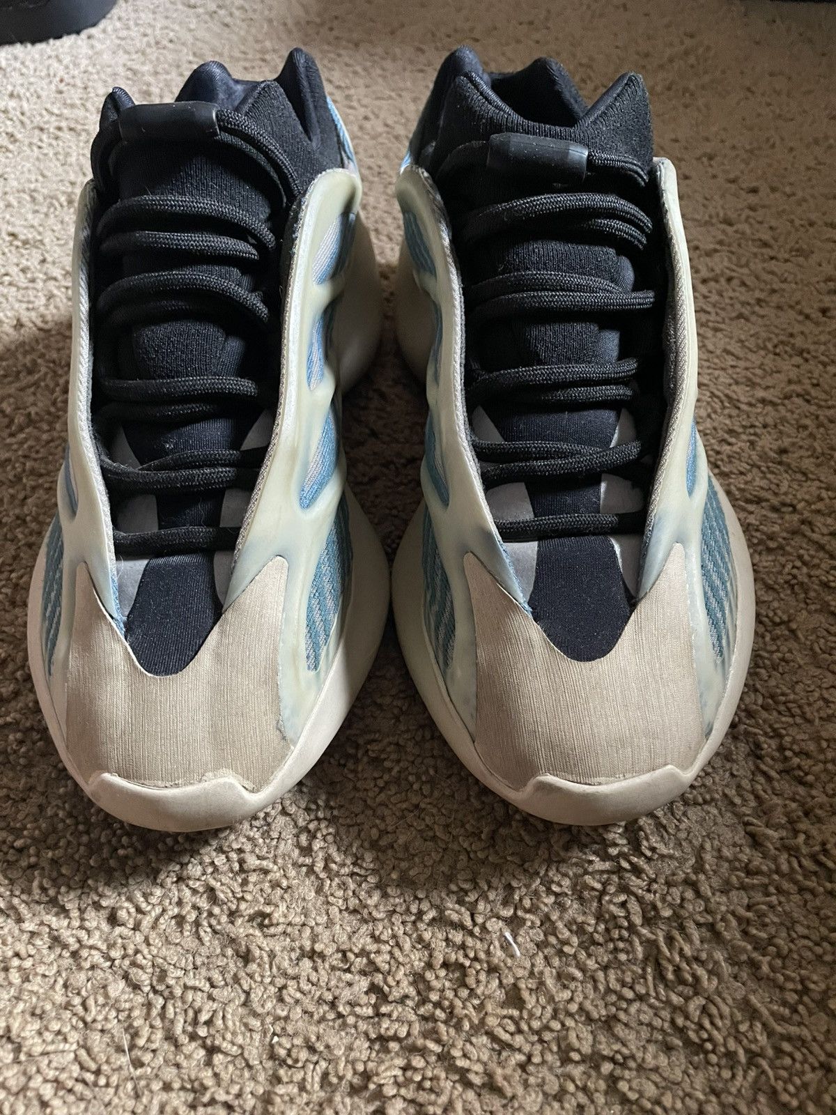 Yeezy adidas Yeezy 700 V3 Kyanite Women’s size 7 Size US 7 / IT 37 - 2 Thumbnail