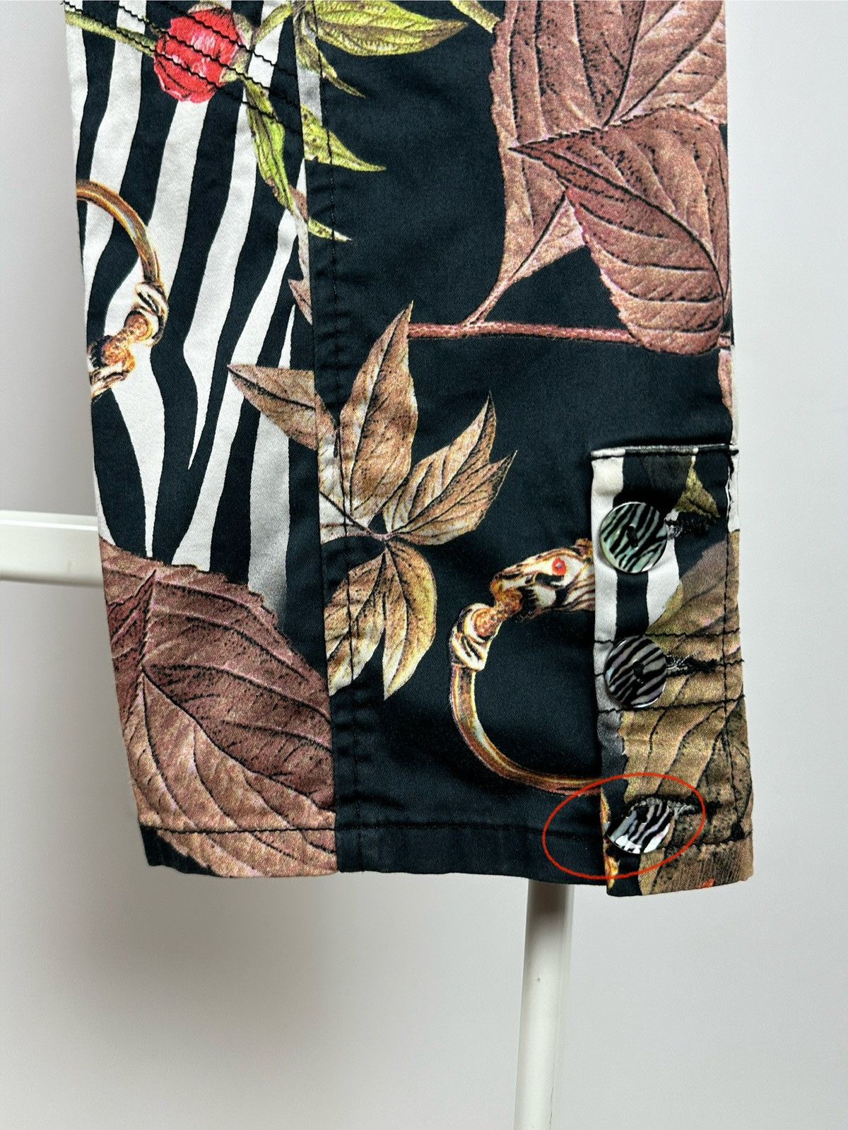 Roberto Cavalli Vintage Roberto Cavalli Class Floral Carpi Cropped Pants Size 32" / US 10 / IT 46 - 21 Thumbnail