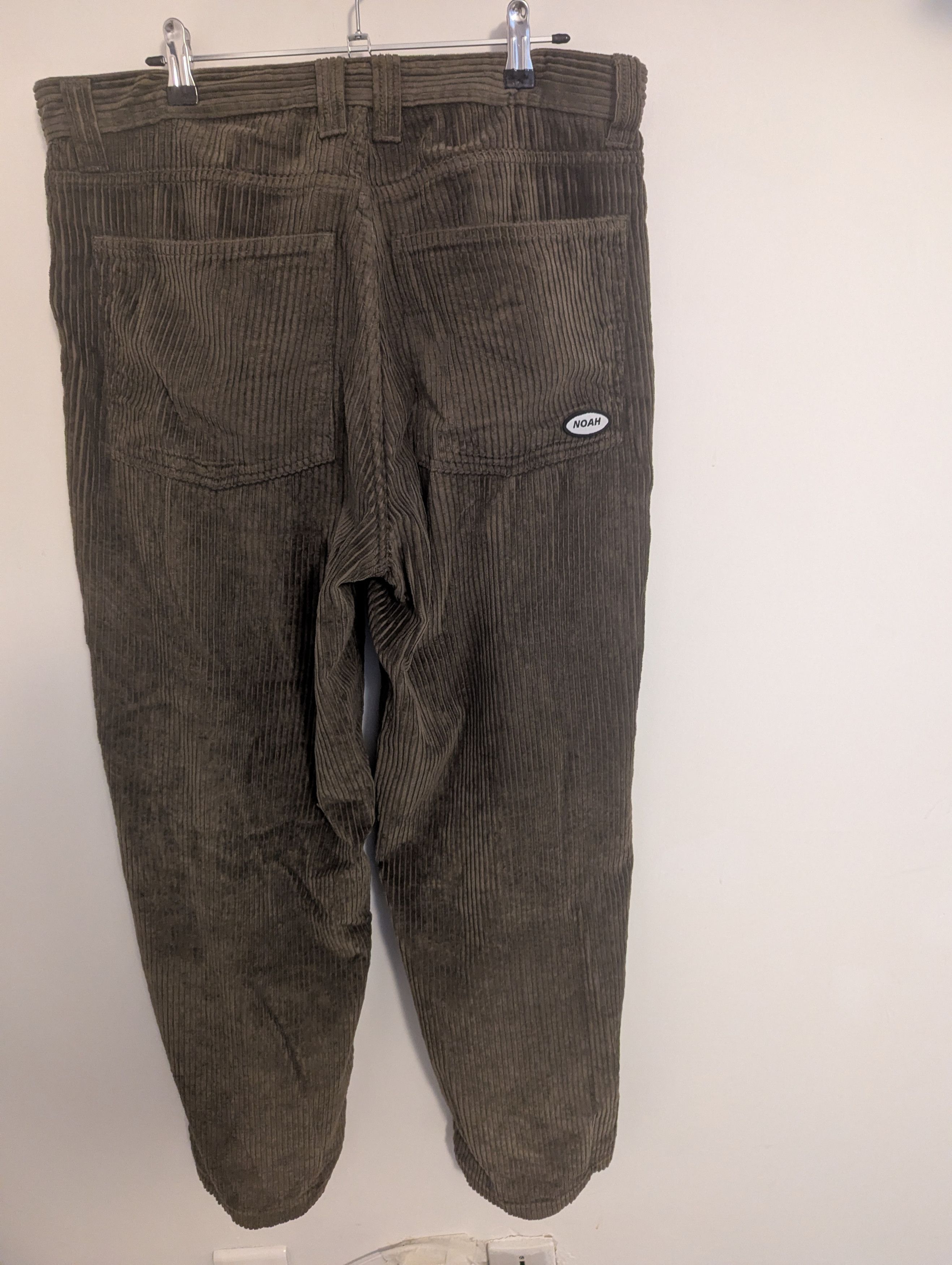 Noah Wide-Wale Corduroy Jeans Size US 34 / EU 50 - 2 Thumbnail