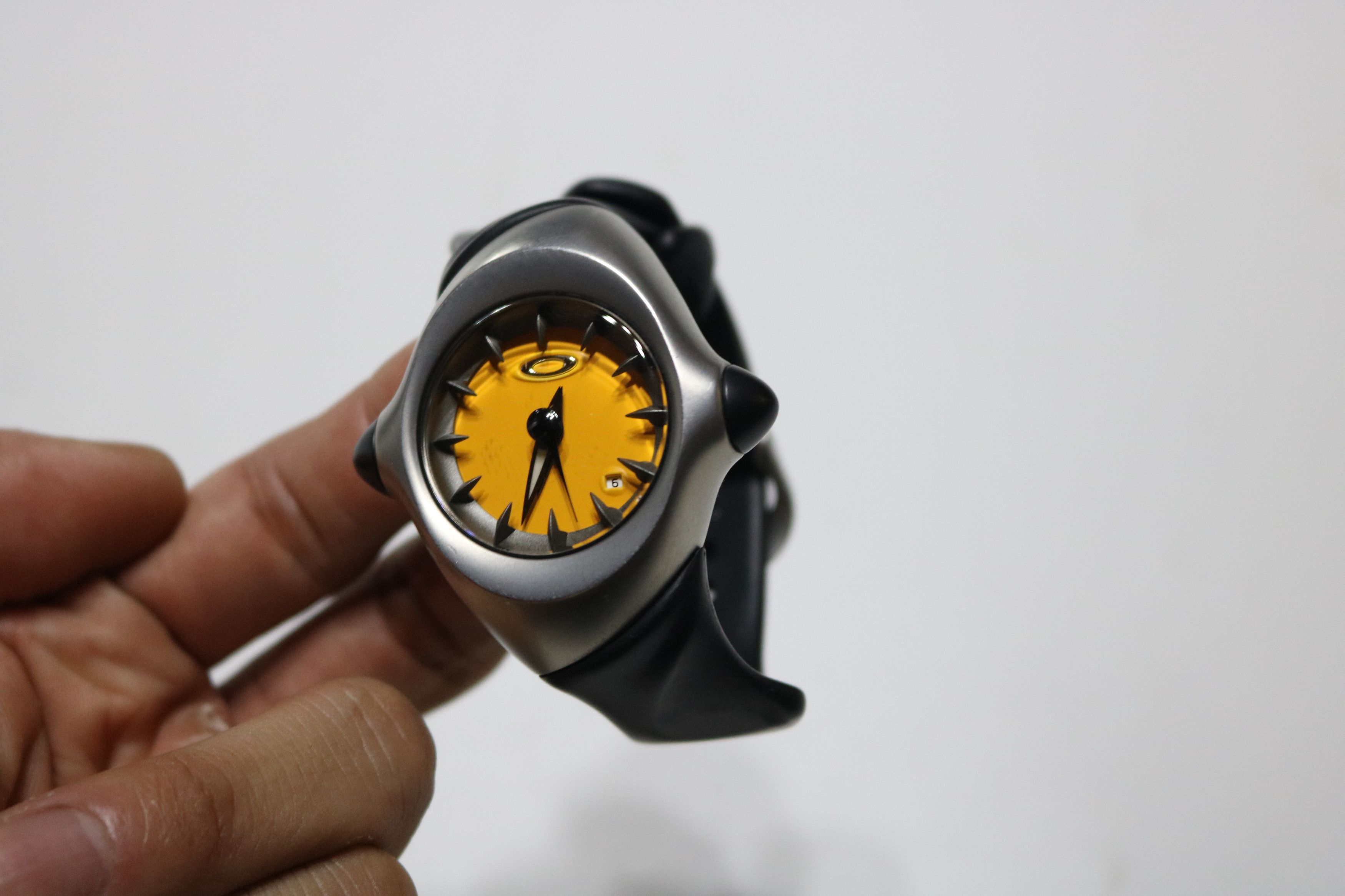 Oakley 2001 OAKLEY Crush 1.0 Stainless Steel / Yellow Dial Size ONE SIZE - 5 Thumbnail