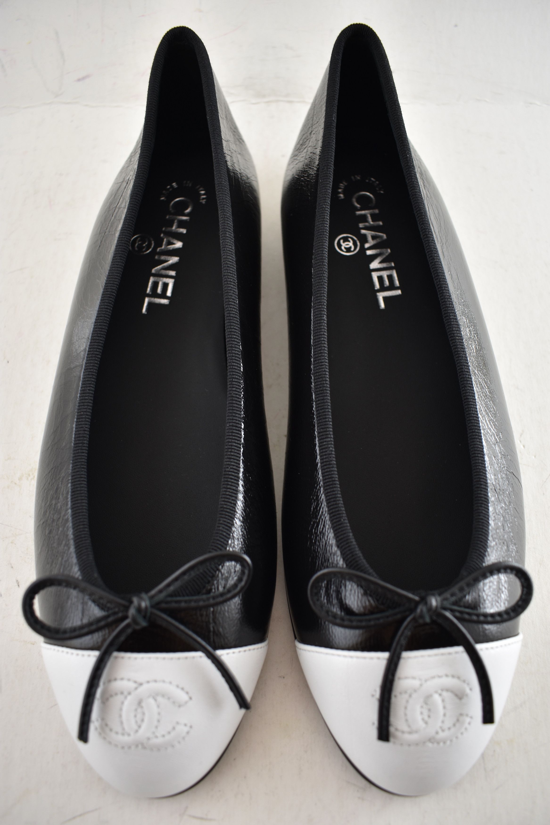 Chanel 26S White Crumpled Shiny Lambskin Ballet Ballerina Flat 35.5 Size US 5.5 / IT 35.5 - 3 Thumbnail