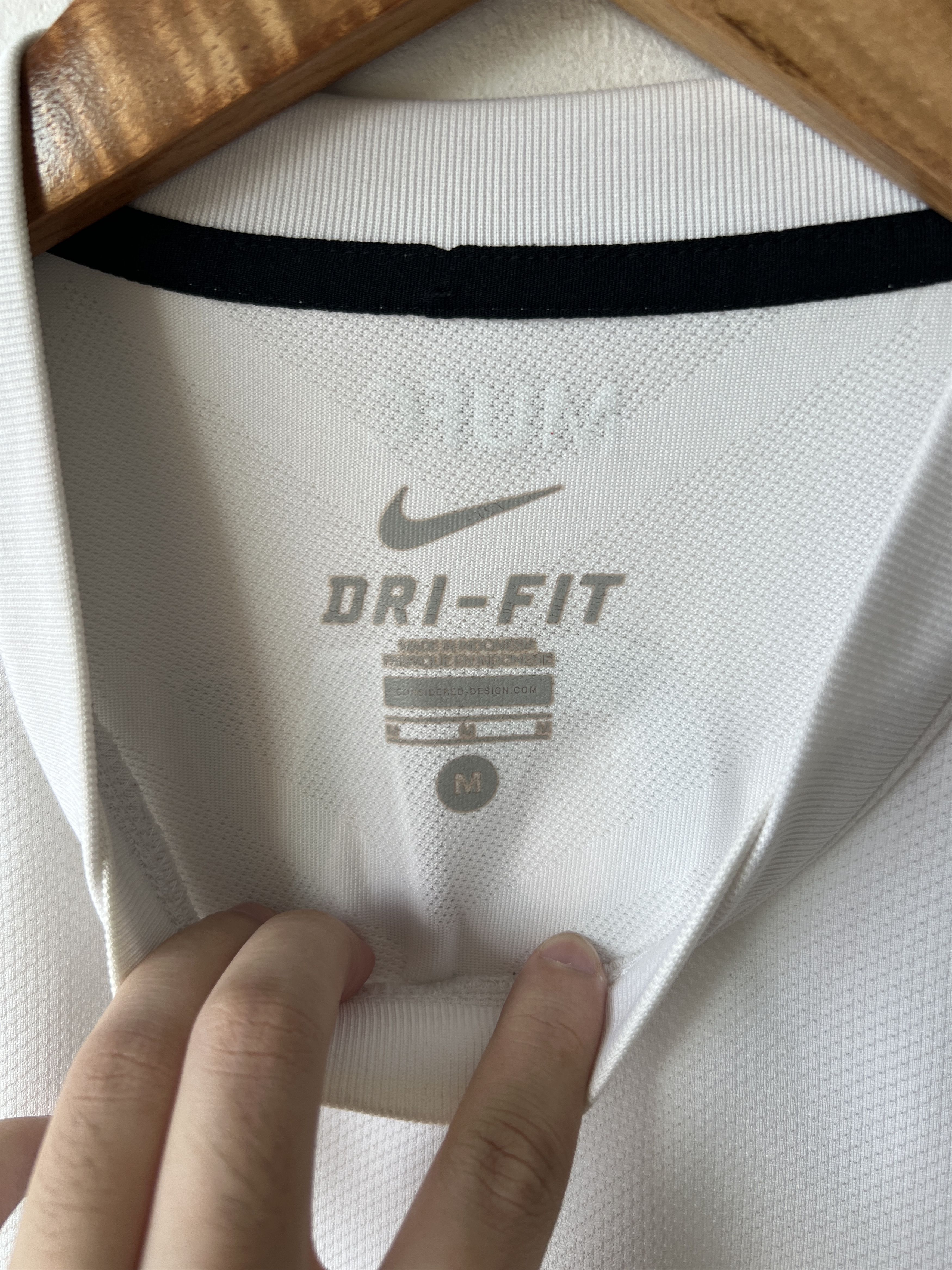 Nike (M) Manchester United 2010-12 Away Kit Rooney #10 Size US M / EU 48-50 / 2 - 3 Thumbnail