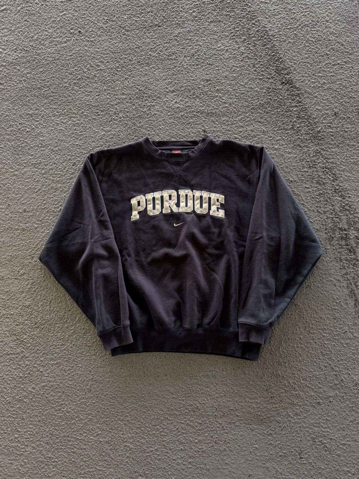 2000S PURDUE NIKE CENTER SWOOSH BLACK CREWNECK SWEATSHIRT