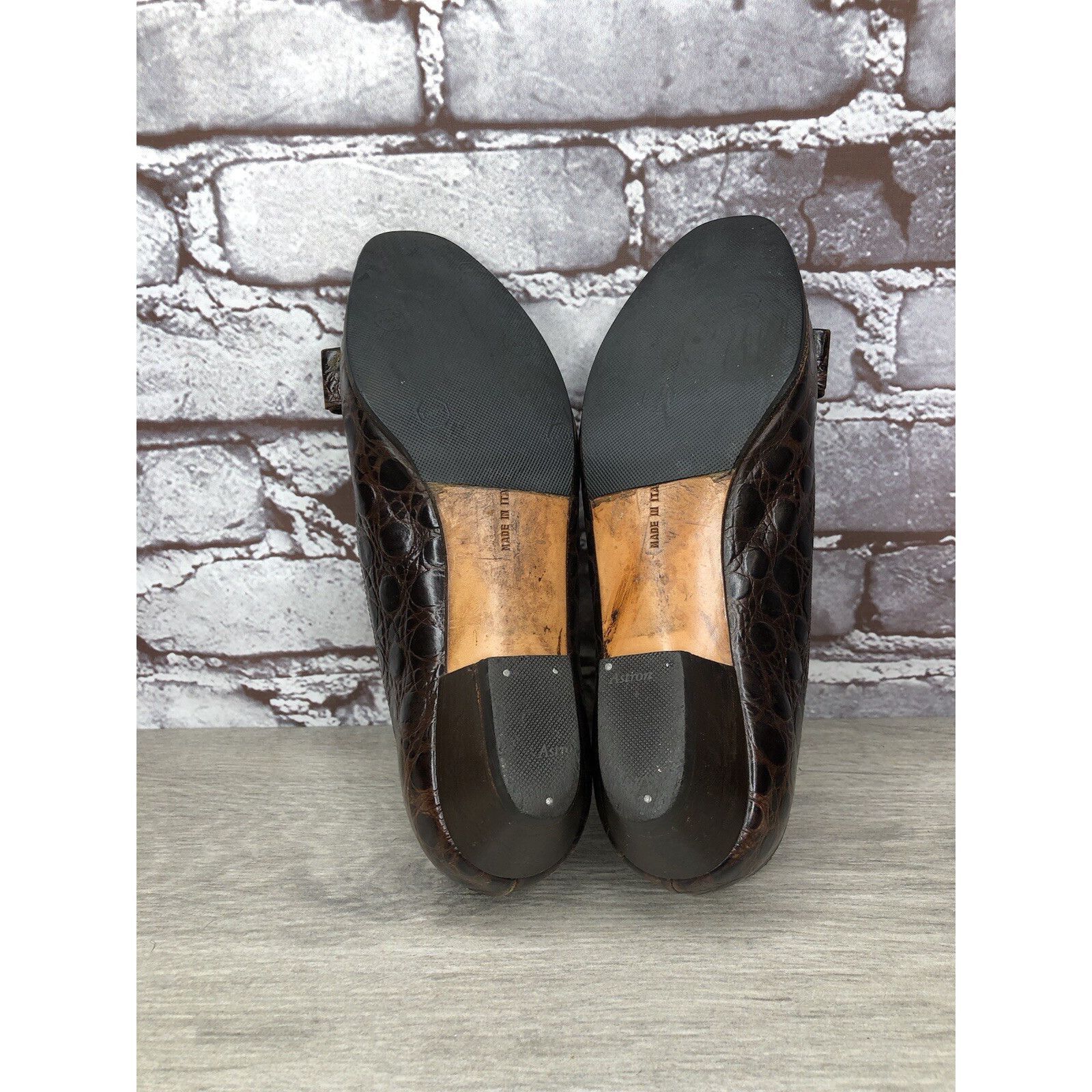 Salvatore Ferragamo Salvatore Ferragamo Vara Brown Leather Croc Embossed Bow Hee Size US 5.5 / IT 35.5 - 11 Thumbnail