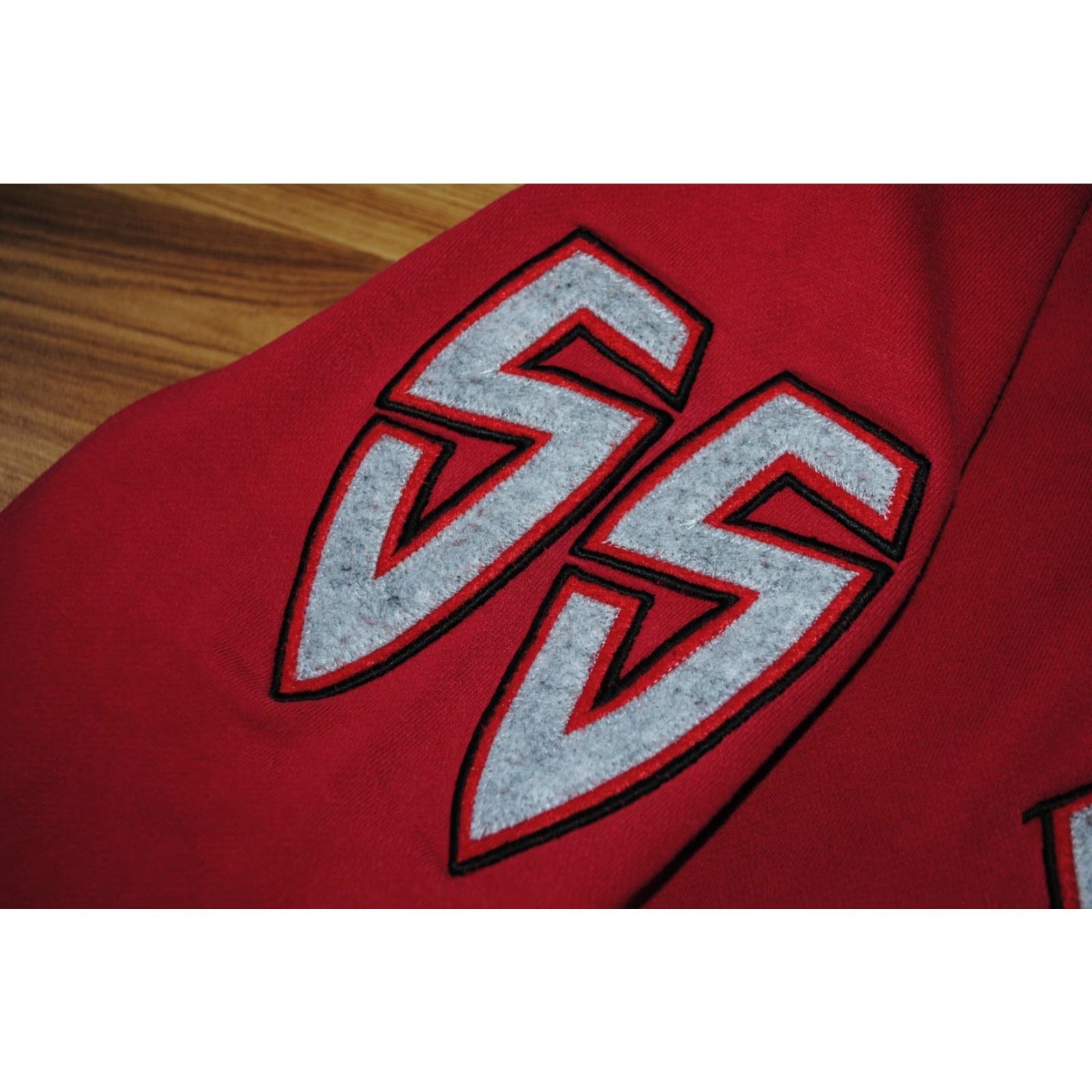 Adidas RARE VINTAGE NBA DIKEMBE MUTOMBO #55 ADIDAS SWEATSHIRT 90s SIZE MENS RED MEDIUM Sweatshirt Mens Size M Red 90s NBA DIKEMBE MUTOMBO adidas Size US M / EU 48-50 / 2 - 4 Thumbnail