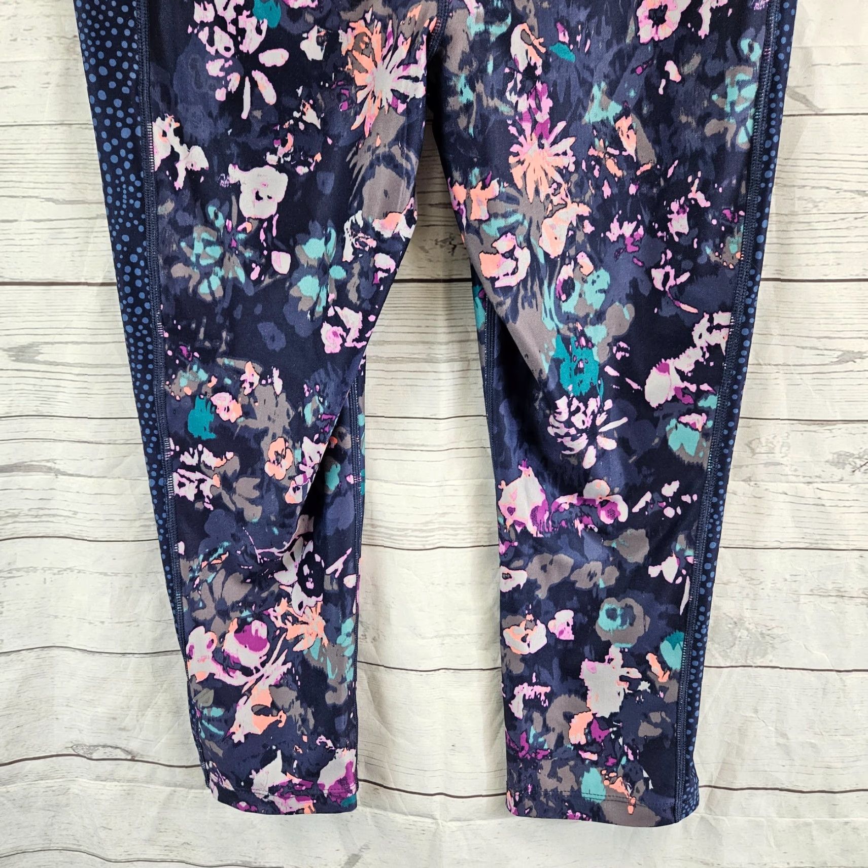 Eddie Bauer Eddie Bauer Womens Cropped Leggings M Multicolor Floral Activewear Size 32" / US 10 / IT 46 - 5 Thumbnail