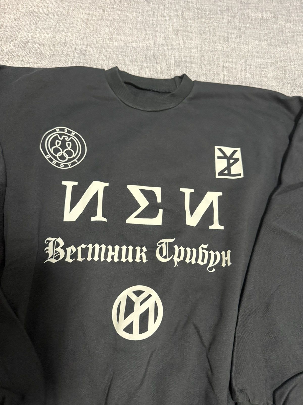 Yeezy yeezy SZNX ye Russian crewneck Shanghai china exclusive Sz2 Size US M / EU 48-50 / 2 - 2 Thumbnail