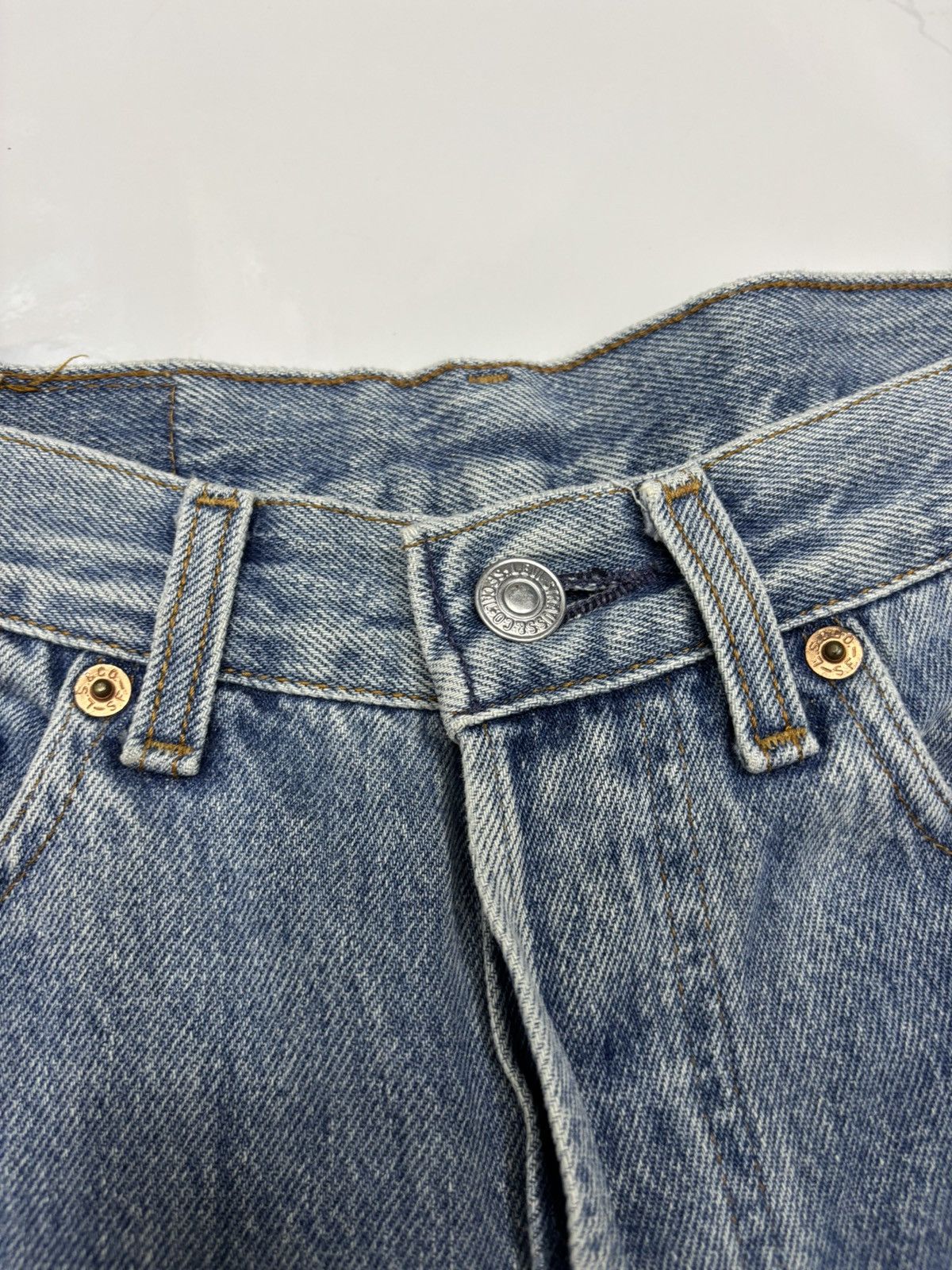 Levi's Vintage Clothing 🔥VINTAGE LEVIS 501 SHORT DISTRESSED DENIM JEANS Size US 26 / EU 42 - 10 Thumbnail