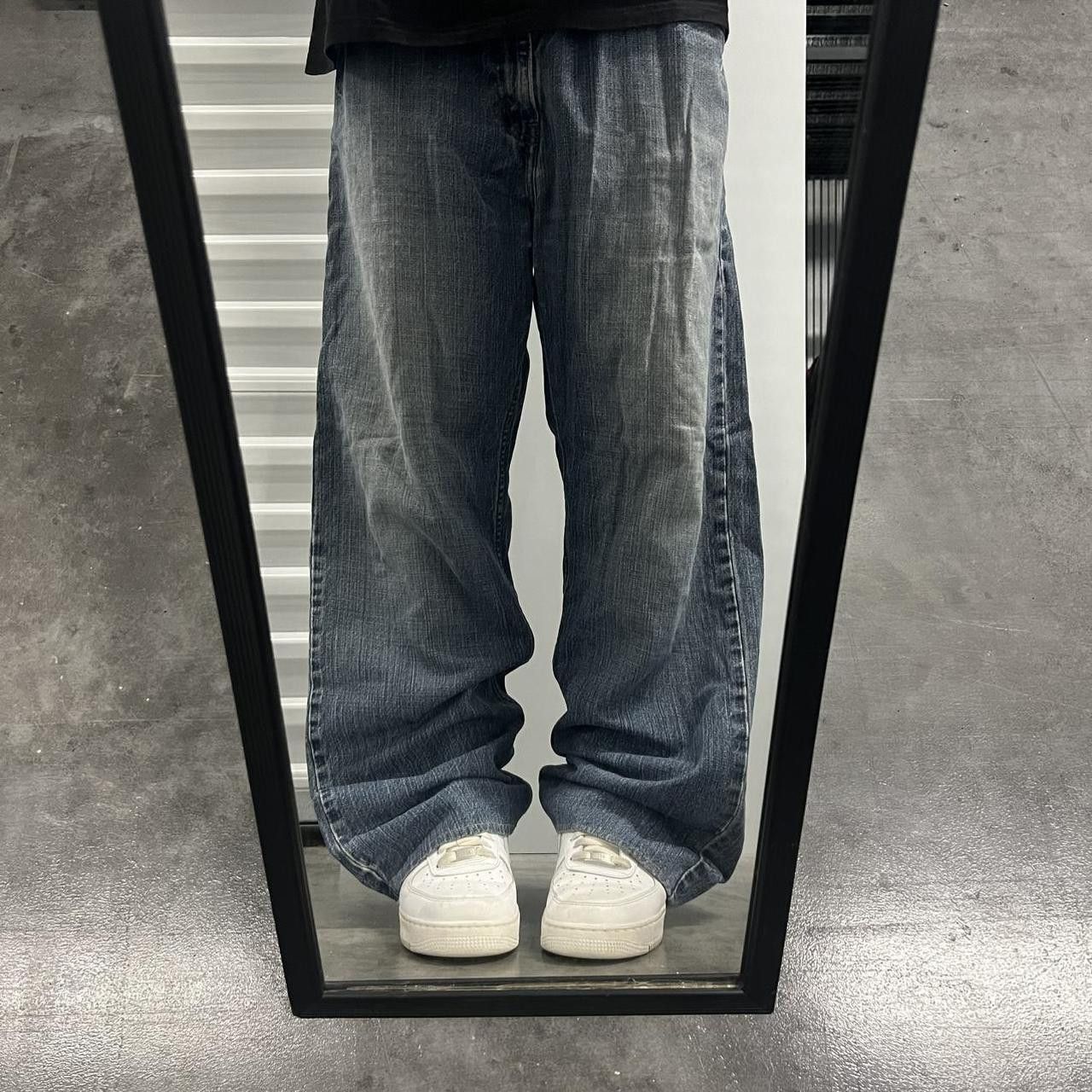 Vintage Crazy Vintage Y2K/2000s Super Baggy Wide Leg Loose Levis Medium Wash Denim Jeans! Size US 38 / EU 54 - 1 Thumbnail