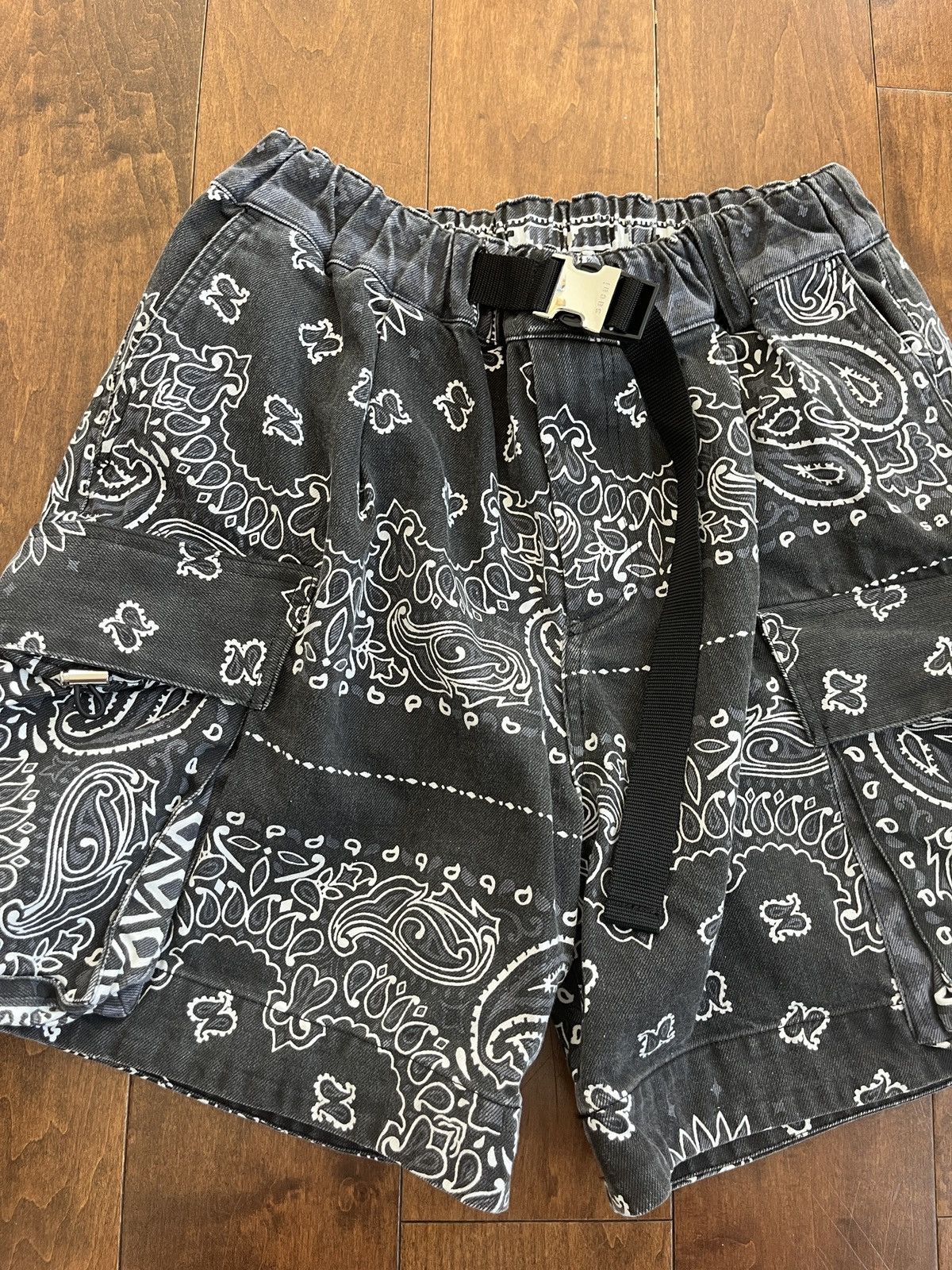 Sacai BANDANA CARGO SHORT Size US 26 / EU 42 - 2 Thumbnail