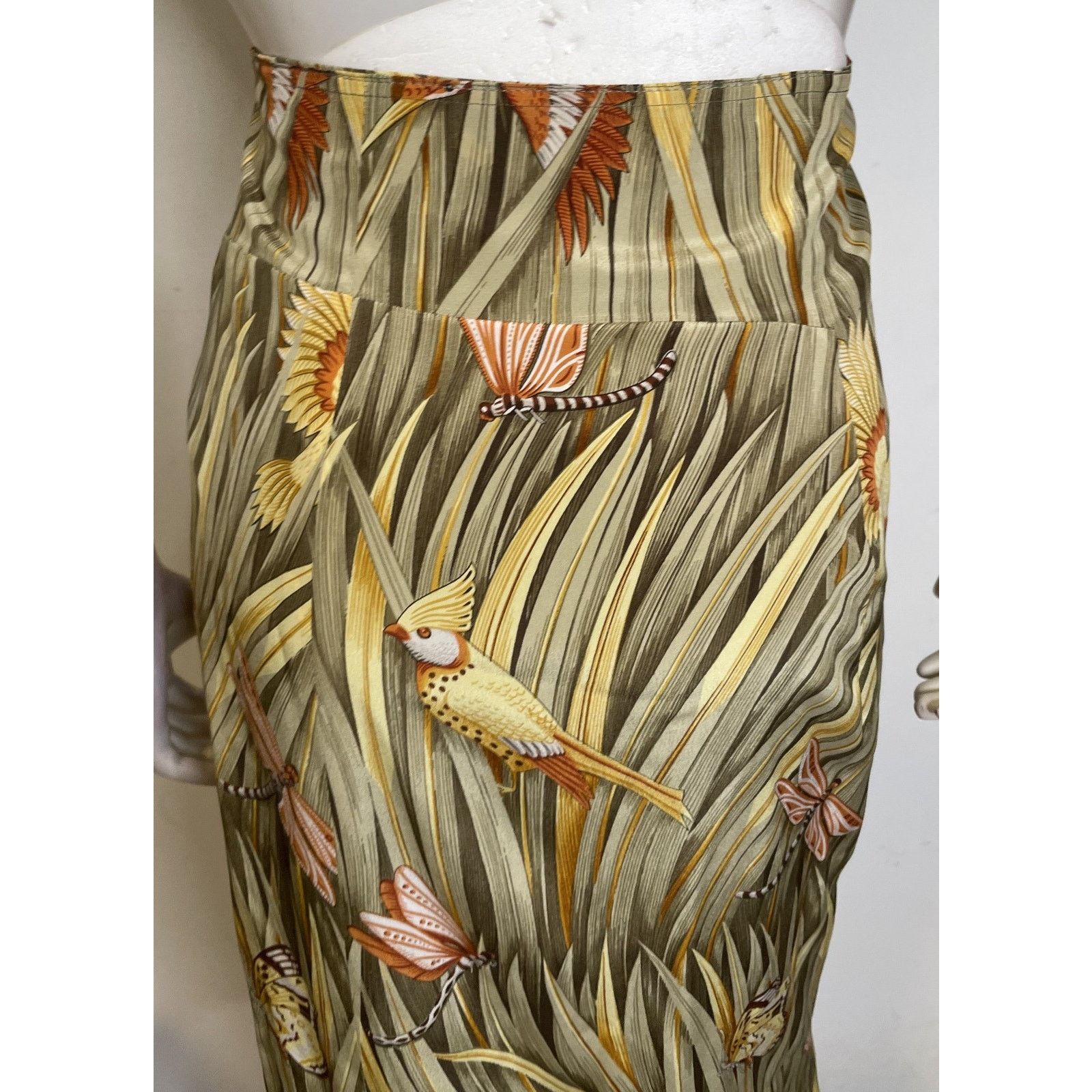 Salvatore Ferragamo Salvatore Ferragamo Wrap Skirt Womens L 10 12 44 Silk Birds Size 34" / US 12 / IT 48 - 6 Thumbnail