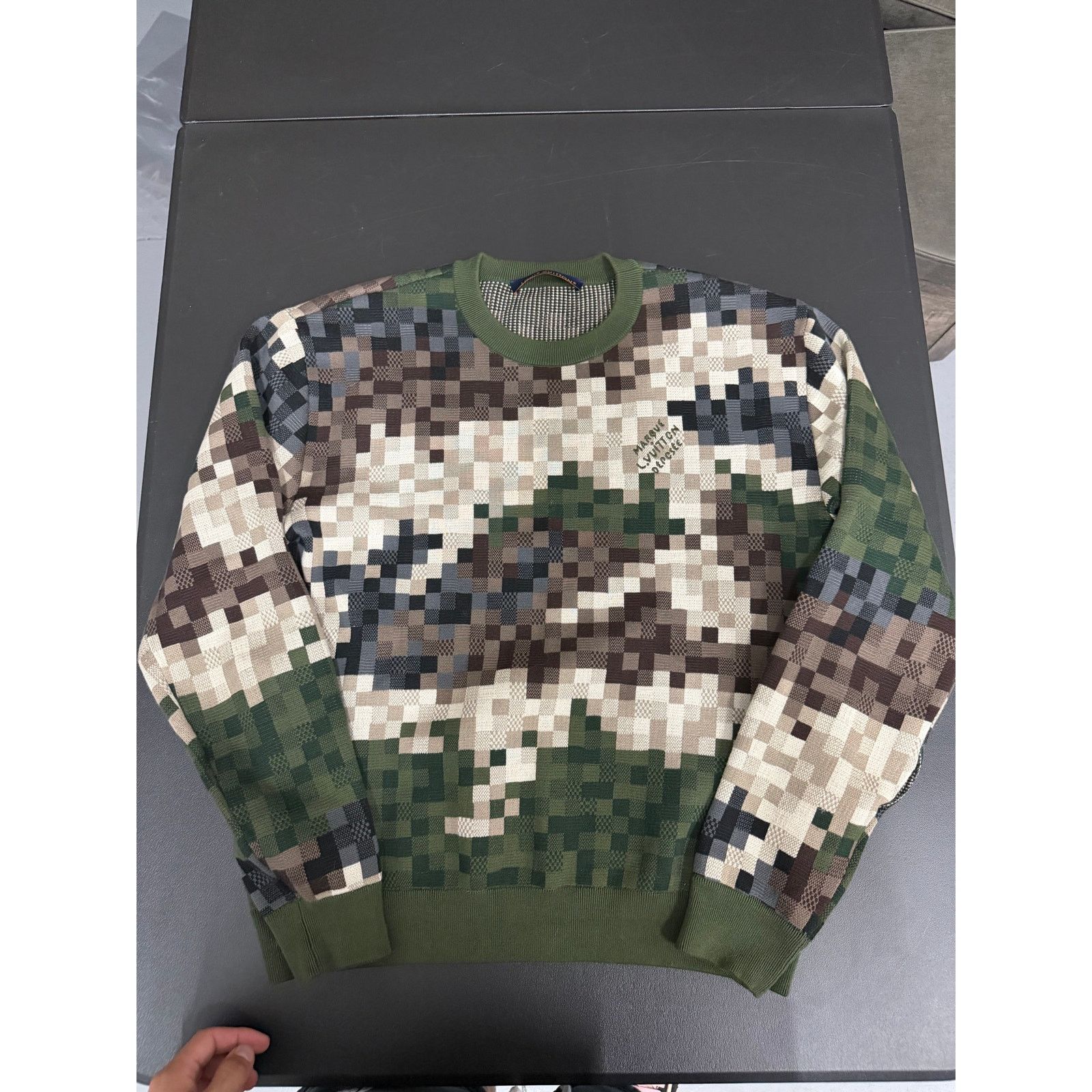 Louis Vuitton Louis Vuitton Damier Damoflage Cotton Pullover Green Size US S / EU 44-46 / 1 - 1 Thumbnail