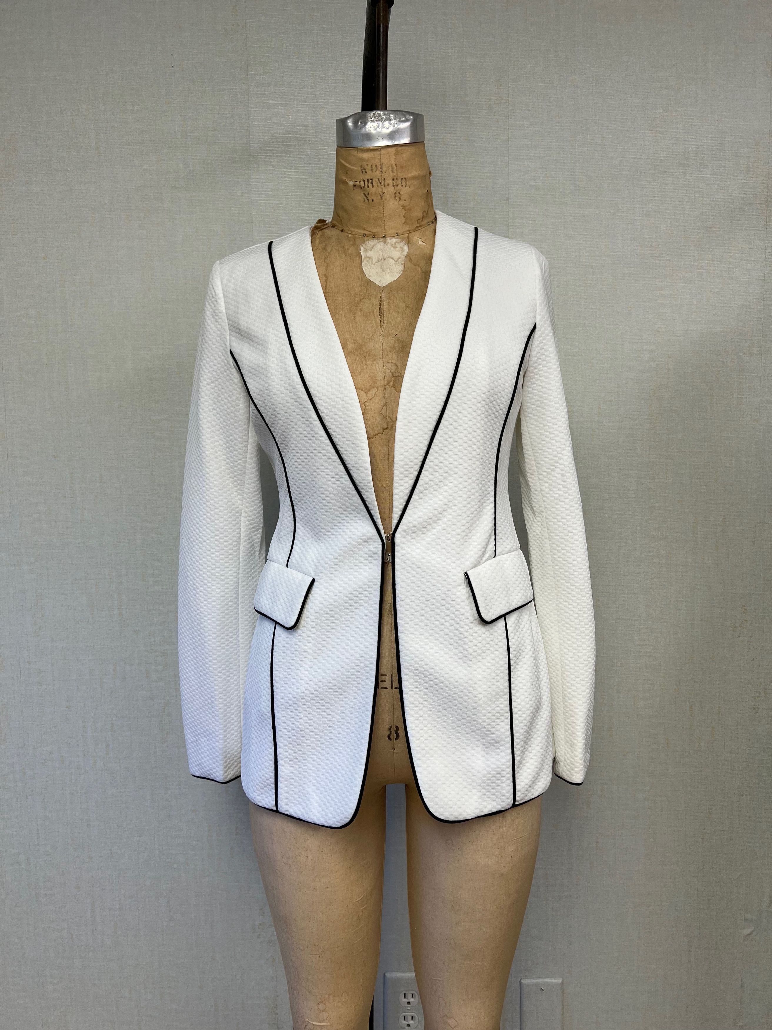 ELLIATT NWT Elliatt Symmetry Blazer in Ice White Black Trim Medium Size M / US 6-8 / IT 42-44 - 1 Thumbnail