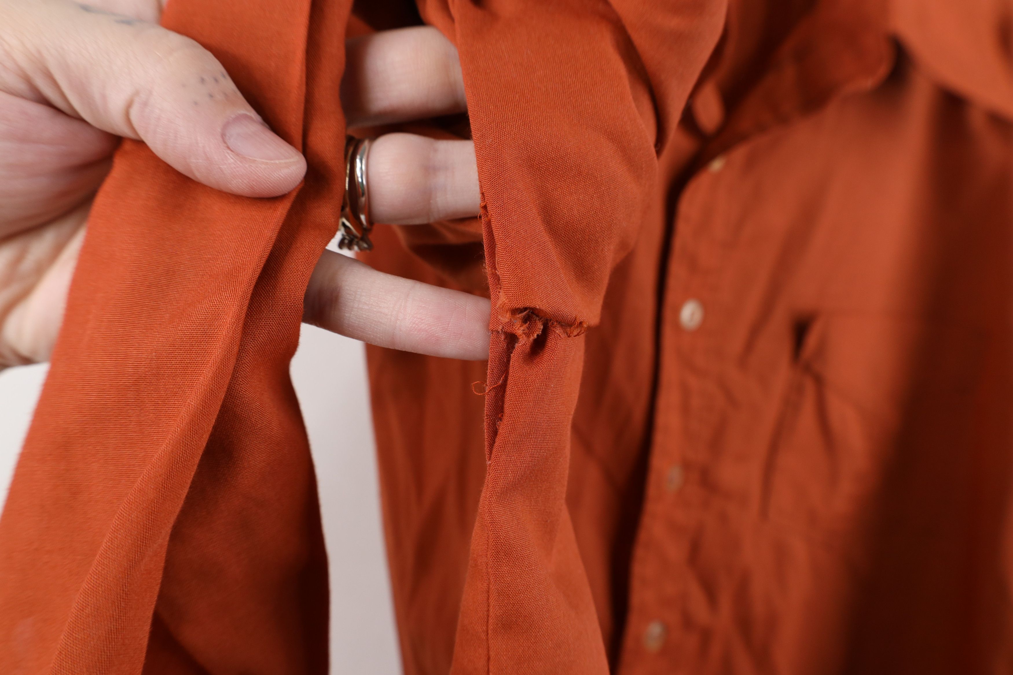 Vintage Vintage 70s Streetwear Thrashed Collared Button Shirt Orange Size US L / EU 52-54 / 3 - 9 Thumbnail