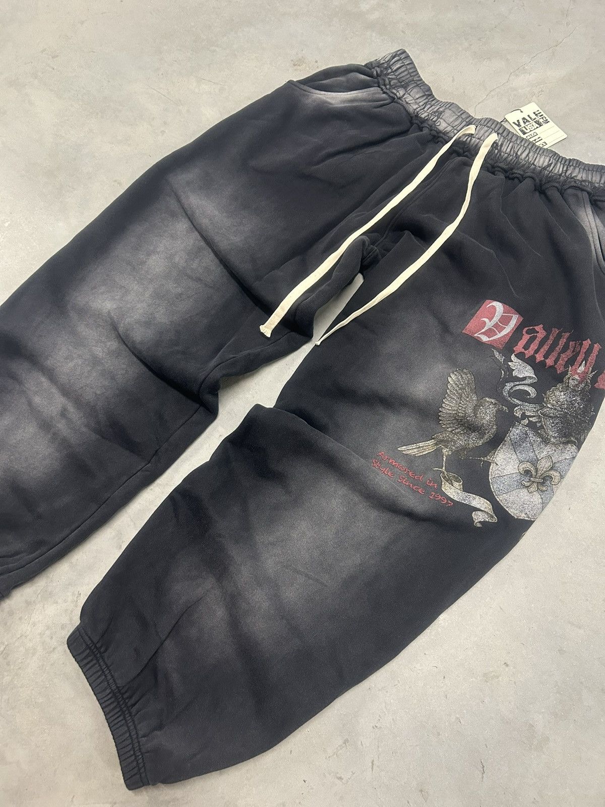 Vale Vale Forever Valley Dreams Crest Vendetta (EVO) Sweatpants Size US 30 / EU 46 - 2 Thumbnail
