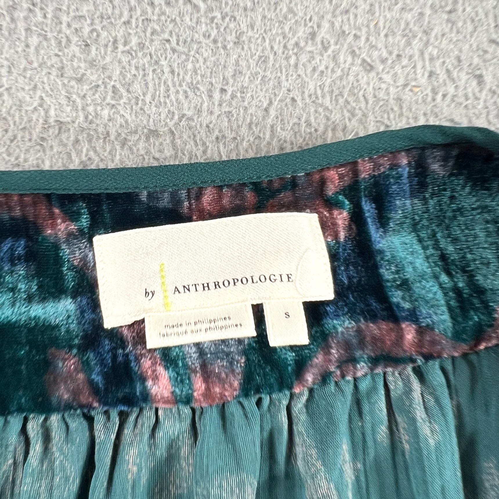 Anthropologie VINTAGE? No, it's not vintage. Anthropologie Blouse Shirt Bohemian Peasant V-Neck Velvet Floral Long Sleeve S Blue/Teal 2010s Boho Womens Size S / US 4 / IT 40 - 3 Thumbnail