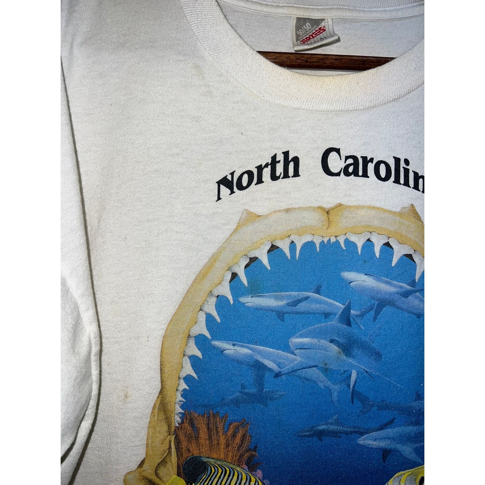 Jerzees Vintage North Carolina Ocean Shirt Fish Shark Stained Paint Size US XL / EU 56 / 4 - 3 Thumbnail