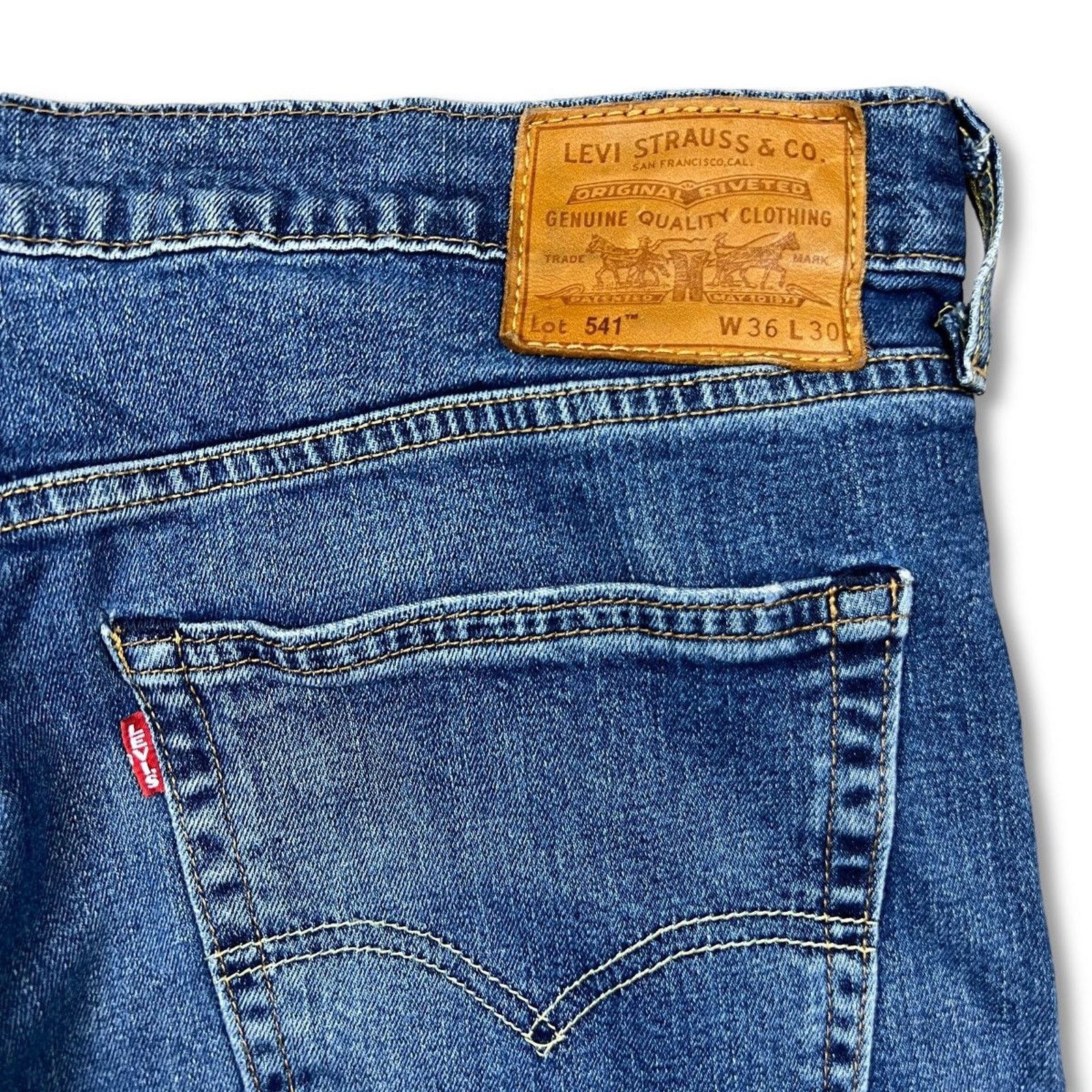 Levi's × Vintage Levi's 541 Jeans 36x32 Athletic Taper American Denim Pants Size US 36 / EU 52 - 7 Thumbnail