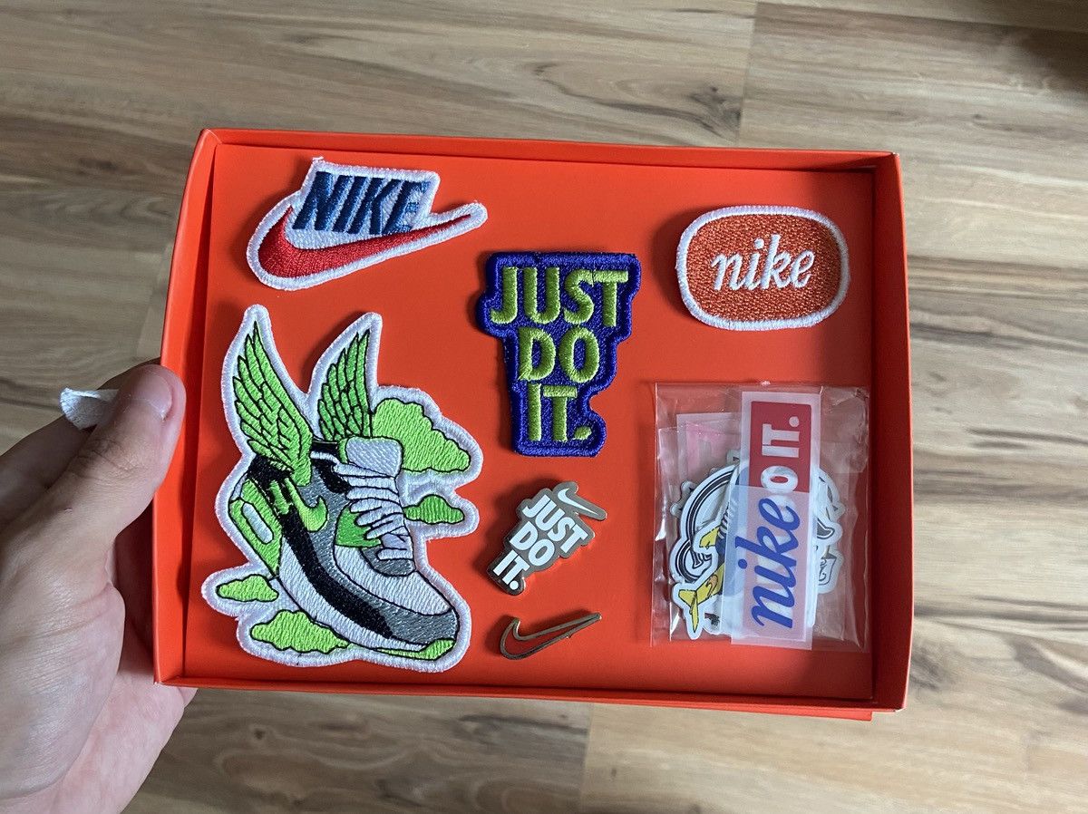 Nike Box of Nike’s patches Size ONE SIZE - 1 Thumbnail
