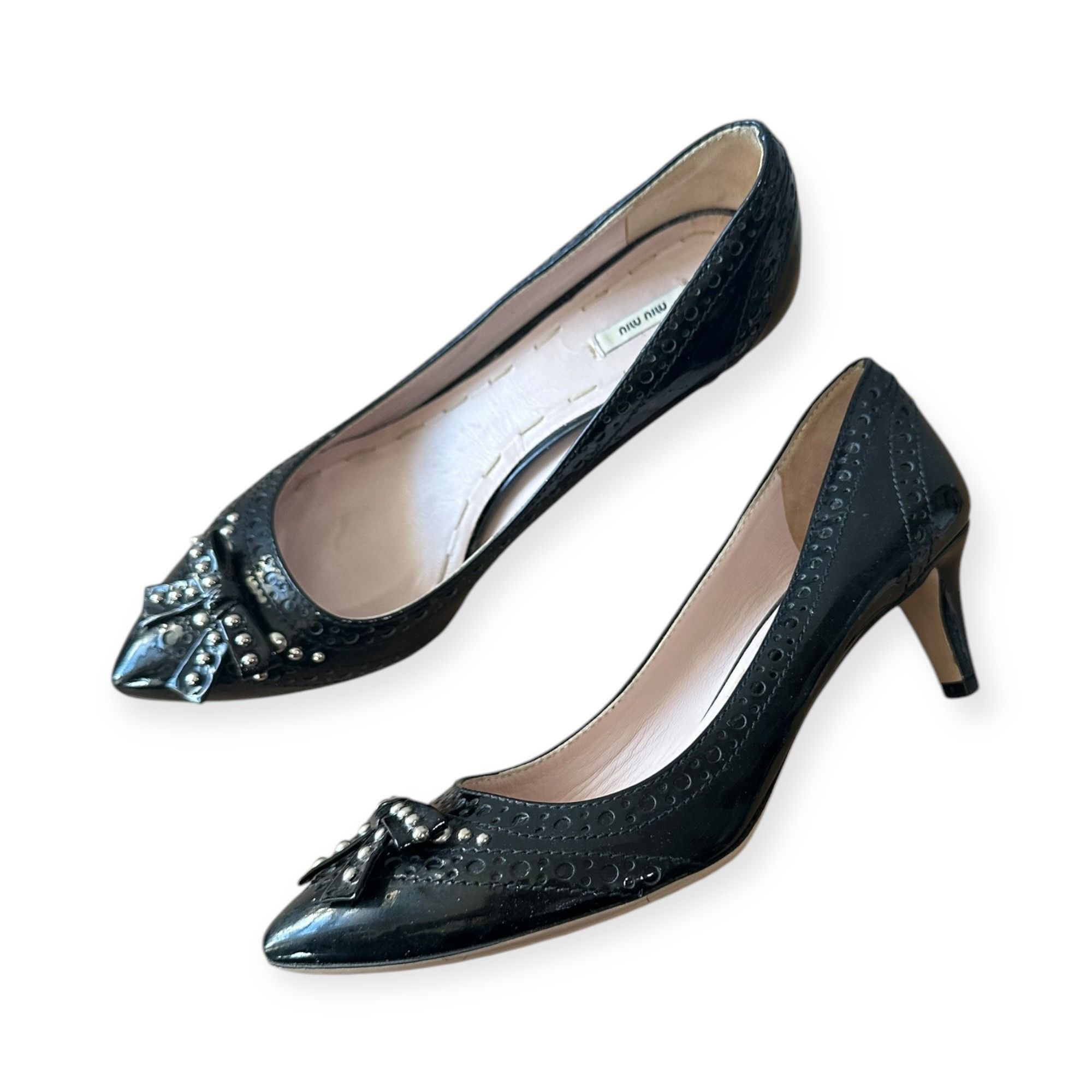 Miu Miu Miu Miu Black Patent Pumps with Studded Bow with perfs, Si Size US 8.5 / IT 38.5 - 1 Thumbnail