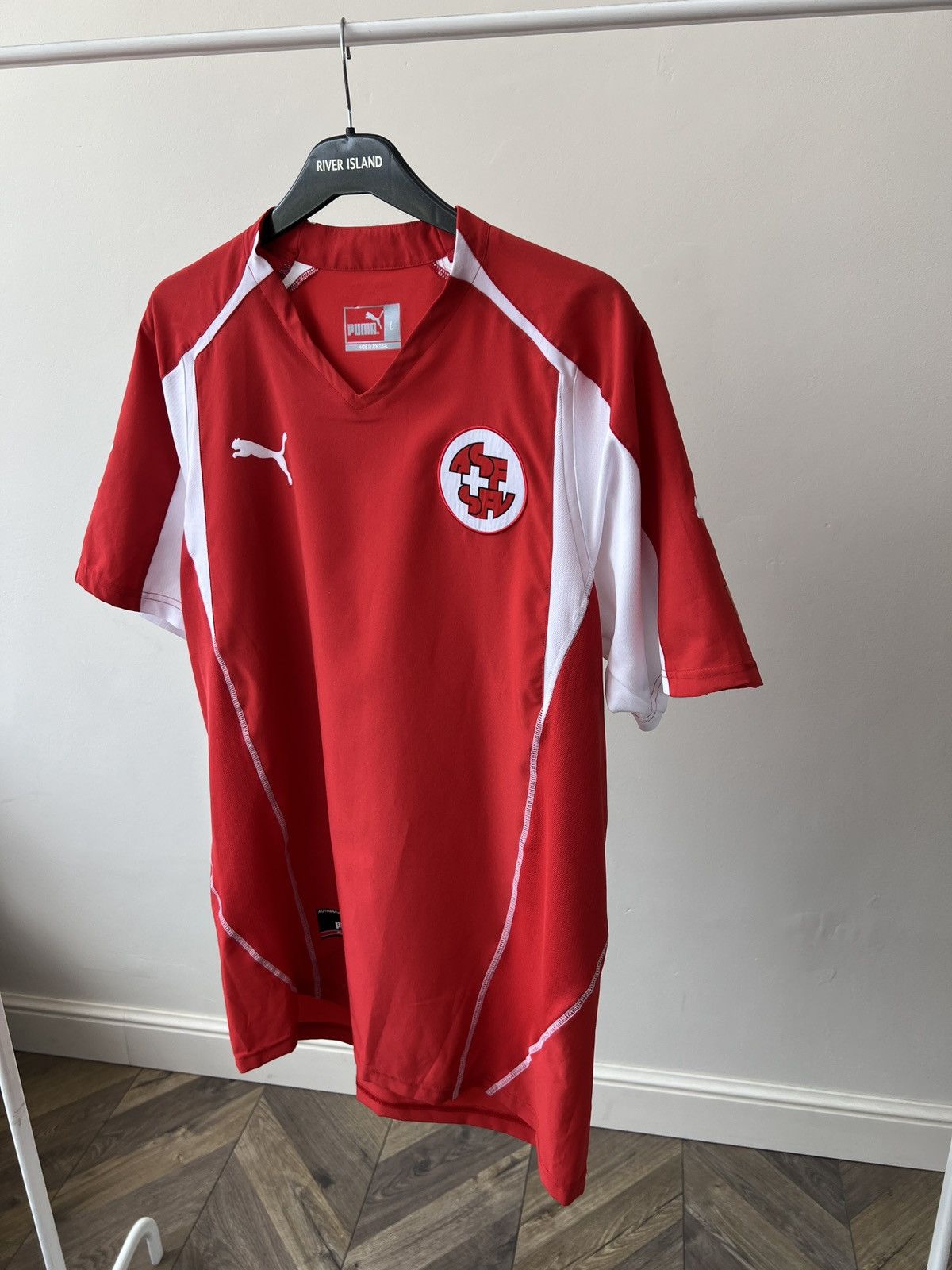 Puma × Vintage Vintage Switzerland Puma 2004 Vintage Home Football Jersey Size US L / EU 52-54 / 3 - 4 Thumbnail