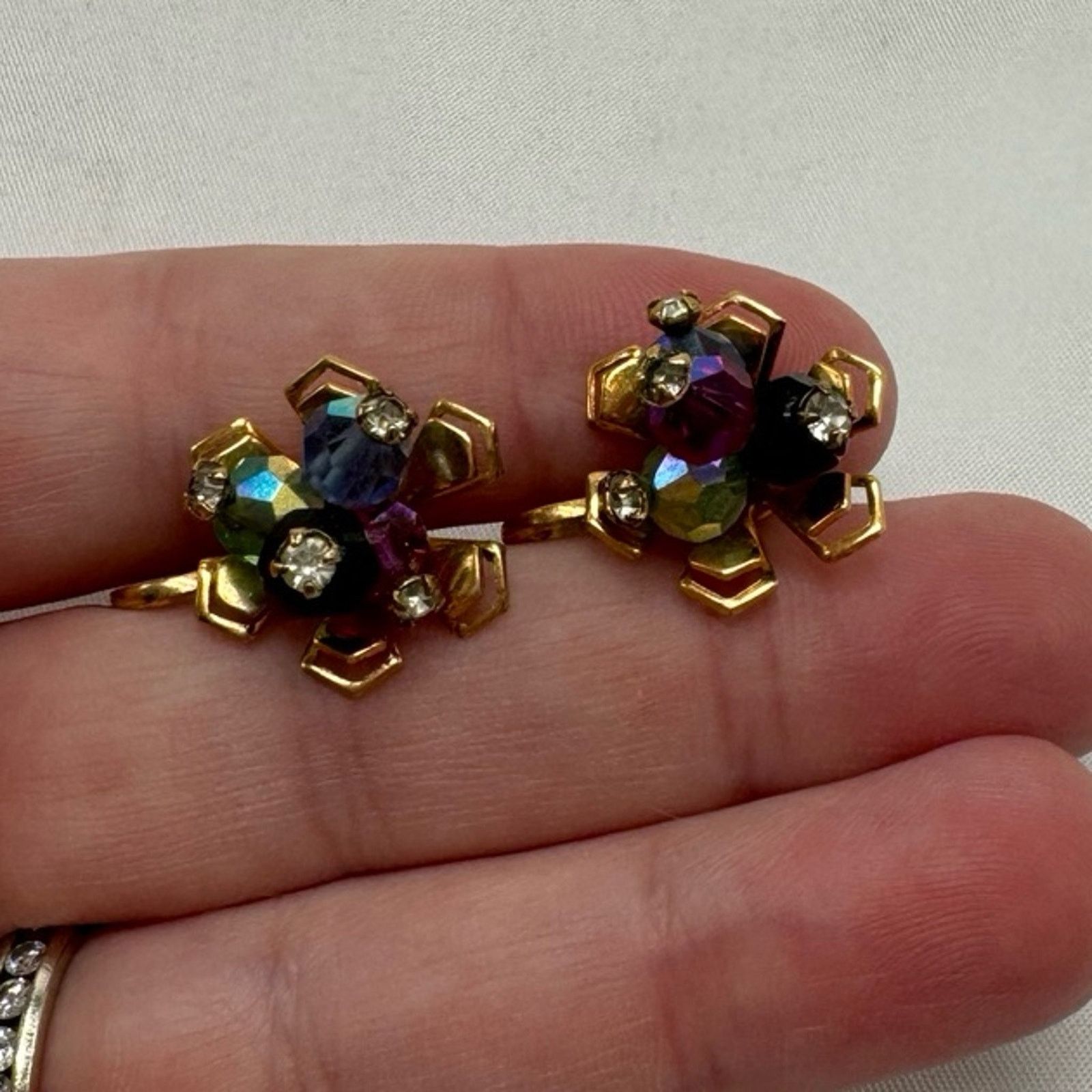 NBDN Nobrandedon VTG crystal screw back earrings Size ONE SIZE - 2 Thumbnail