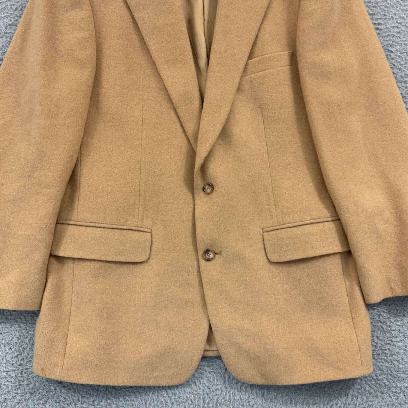 Brooks Brothers Brooks Brothers Blazer Mens 41 Reg Beige Camel Hair Coat Career Jacket 90s City Classic Designer Notch Single-Breasted Two-Button Regular Mens Size 42R - 2 Thumbnail