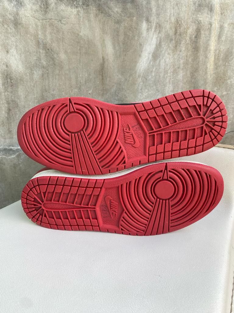Nike 1994 Jordan 1 Breds Size US 8 / EU 41 - 12 Thumbnail