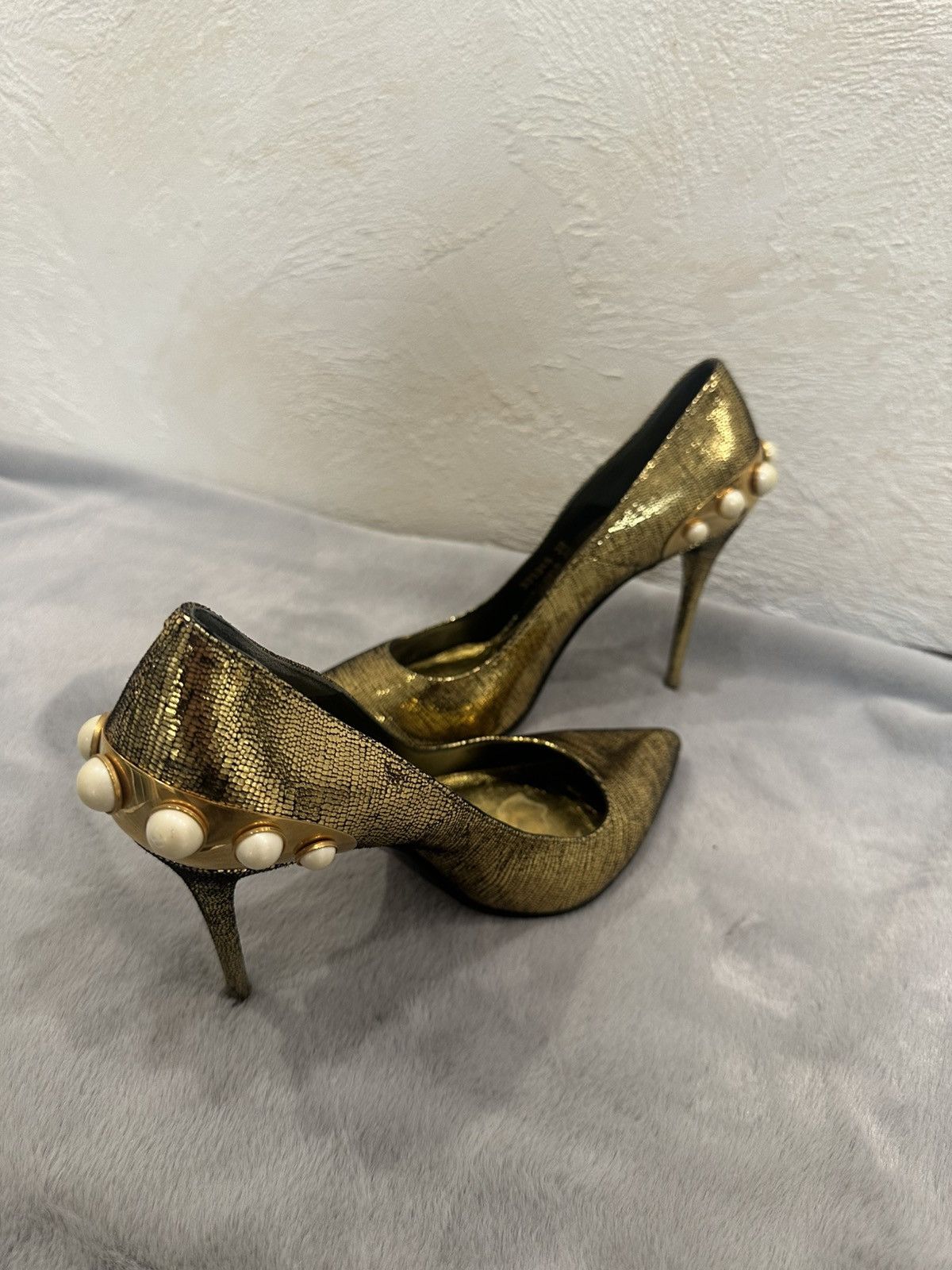 Alexander McQueen Alexander McQueen Gold Textured Pearl-Heel Pumps – Size 38 Size US 8 / IT 38 - 2 Thumbnail