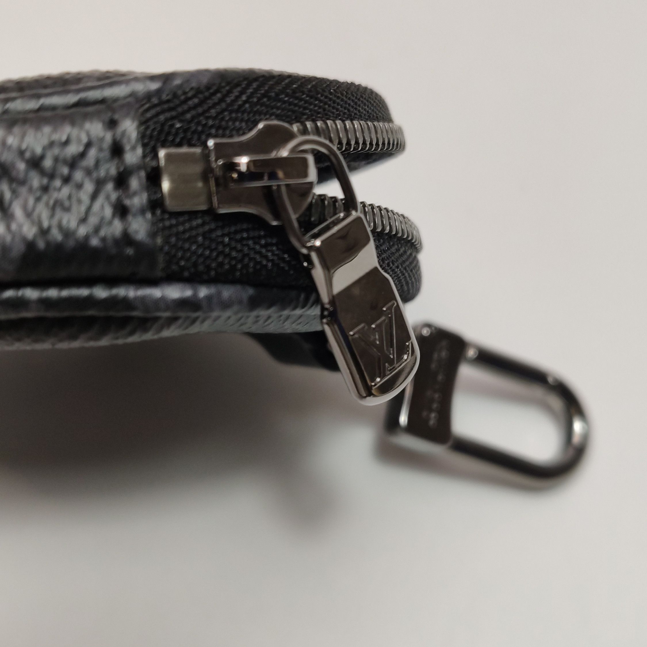 Louis Vuitton Louis Vuitton (LV) Cowhide Monogram Print Multipurpose Coin Size ONE SIZE - 9 Thumbnail