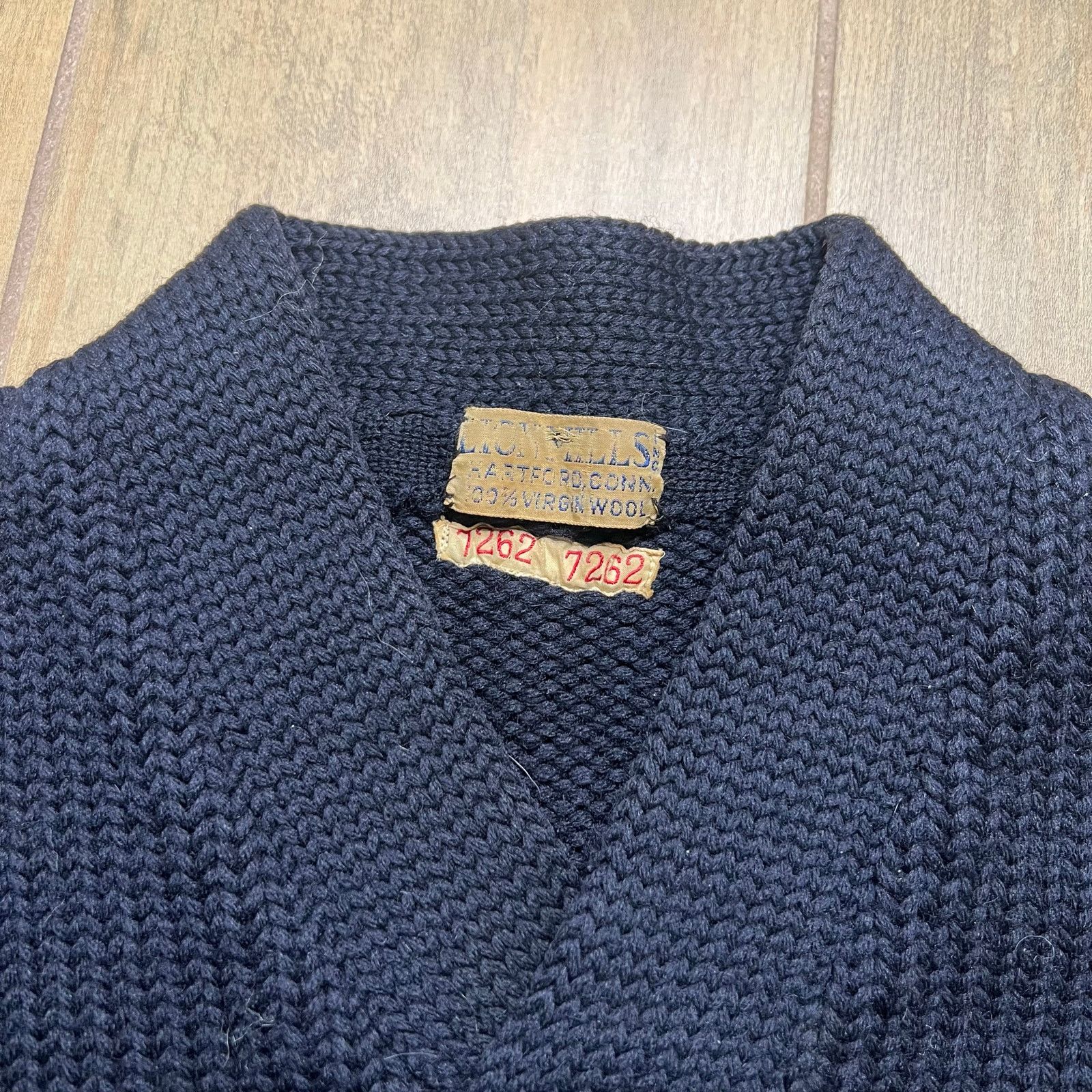 Vintage Vintage Lion Mills 1940s wool sweater Sz S/M made Hartford Size US M / EU 48-50 / 2 - 3 Thumbnail