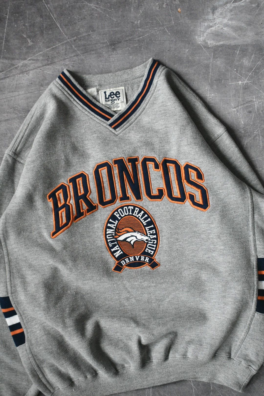 Lee × Vintage Vintage ‘95 Denver Broncos NFL Lee Sports Sweatshirt (M) Size US M / EU 48-50 / 2 - 3 Thumbnail