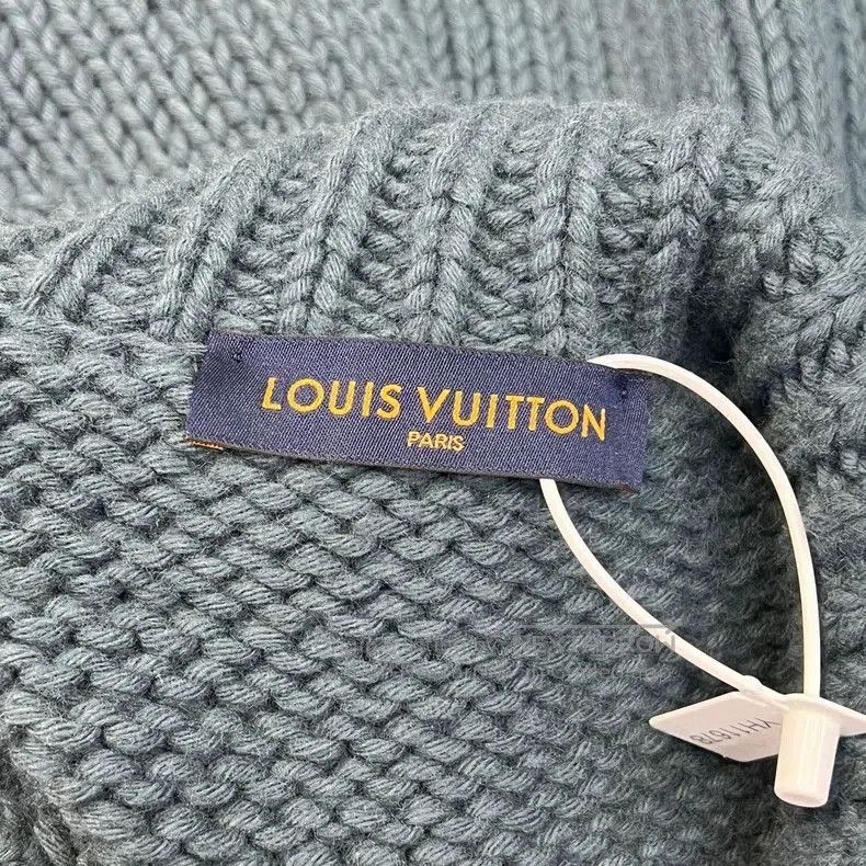 Louis Vuitton louis vuitton knitted button. Size US S / EU 44-46 / 1 - 3 Thumbnail