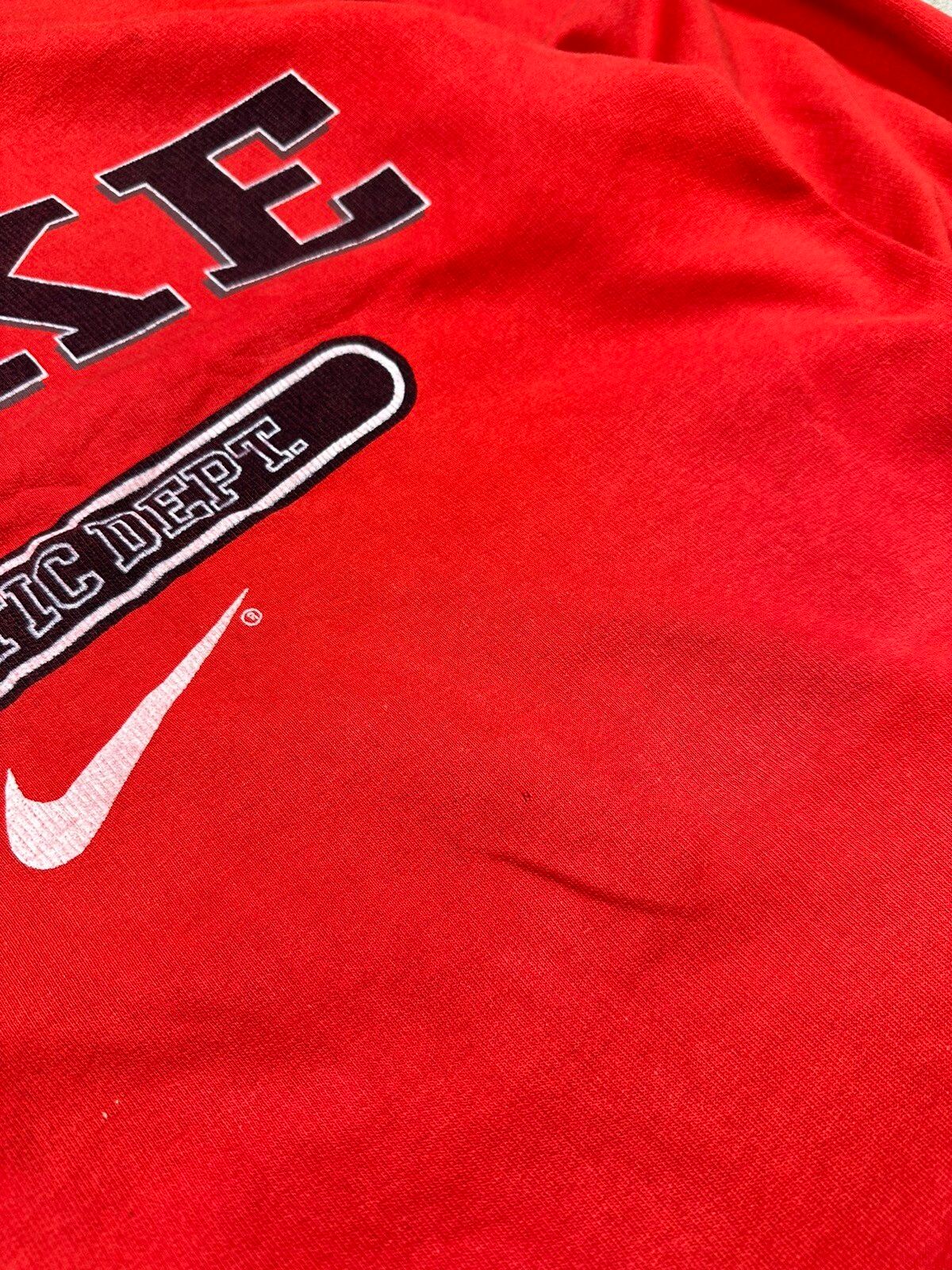 Nike ‼️ Vintage 90s Nike Duke Red Trashed Crewneck Bootleg Size US L / EU 52-54 / 3 - 4 Thumbnail