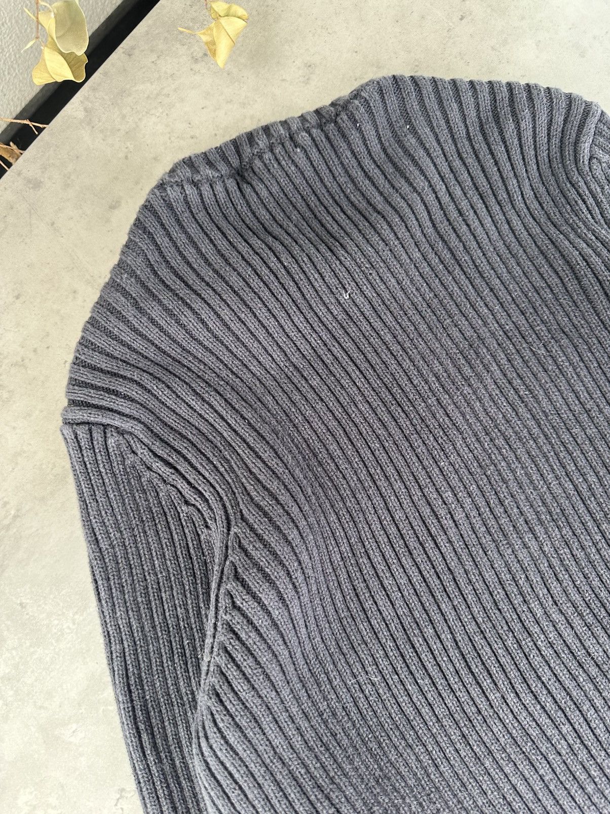 Japanese Brand H&M Distressed Sweater Size US XS / EU 42 / 0 - 9 Thumbnail